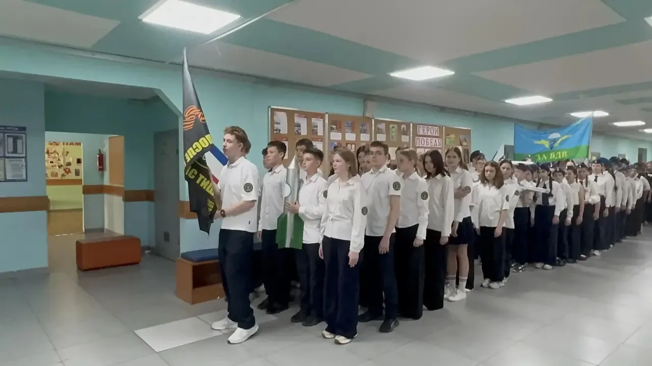 🎉 Смотр строя и песни в честь Дня Великой Победы прошёл в МБОУ СОШ №9  ⚡️ Наши ученики продемонстрир