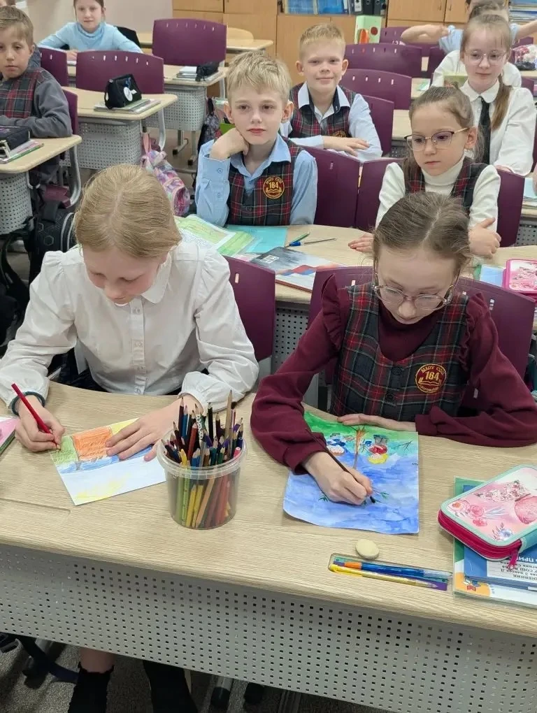🫶День 3️⃣ 🌟🎨 3  «Д» и 2 «В»  классы провели очень интересные и вдохновляющие занятия! ✨📚   Они обсуд