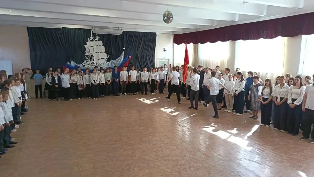 ⭐️Уроки мужества: школа помнит подвиг героев🕊️  🎗️В преддверии Дня Победы в первом корпусе нашей шко