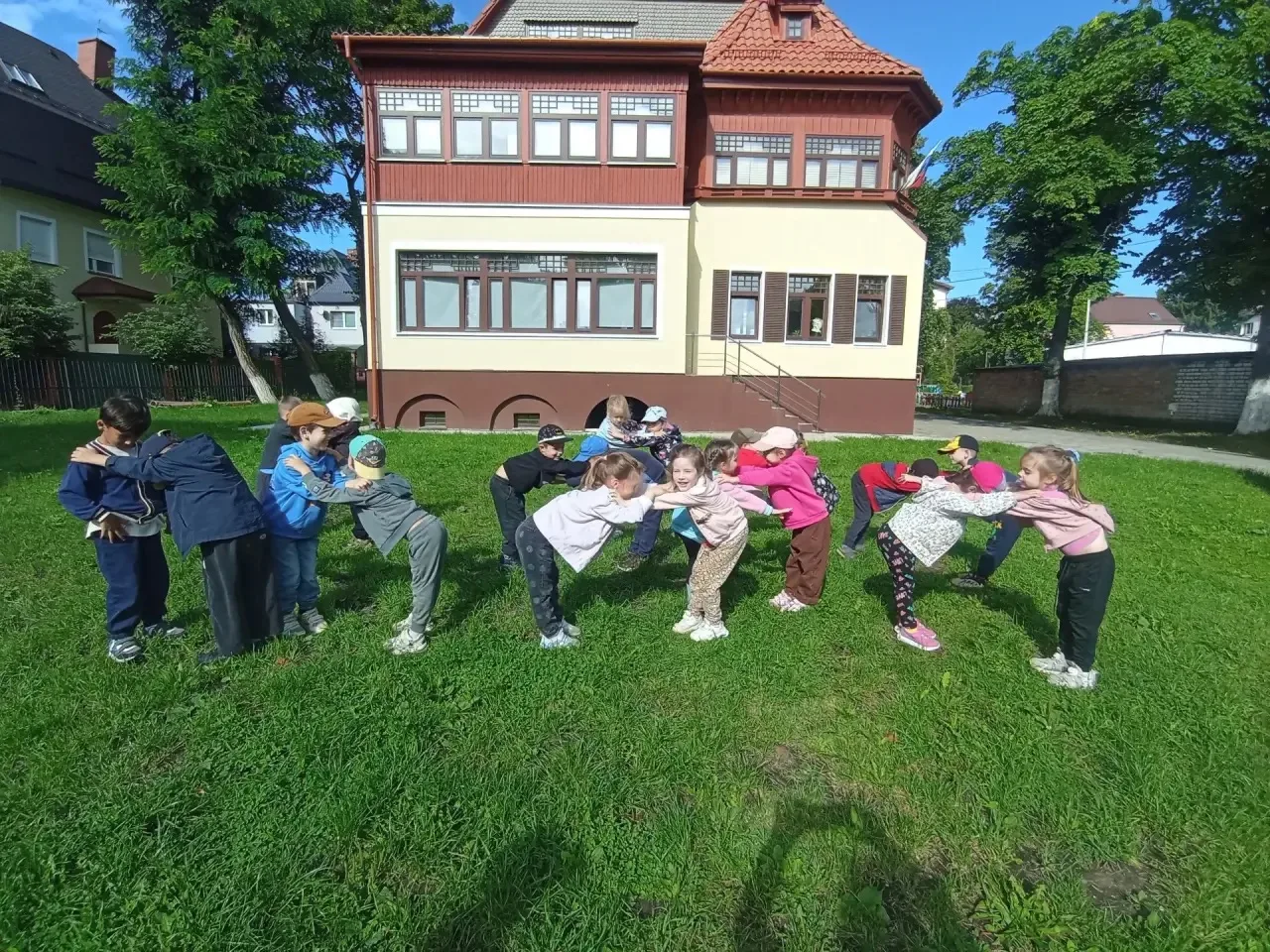 Парная зарядка — это не просто физическая активность, а комплексный подход, полезный и ...