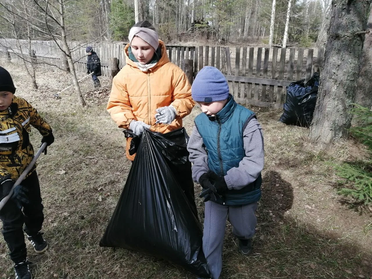 ❤️🌍 Школьники сделали мир чуточку чище!
🔴 Сегодня, в честь Всемирного Дня Земли, ученики нашей шко