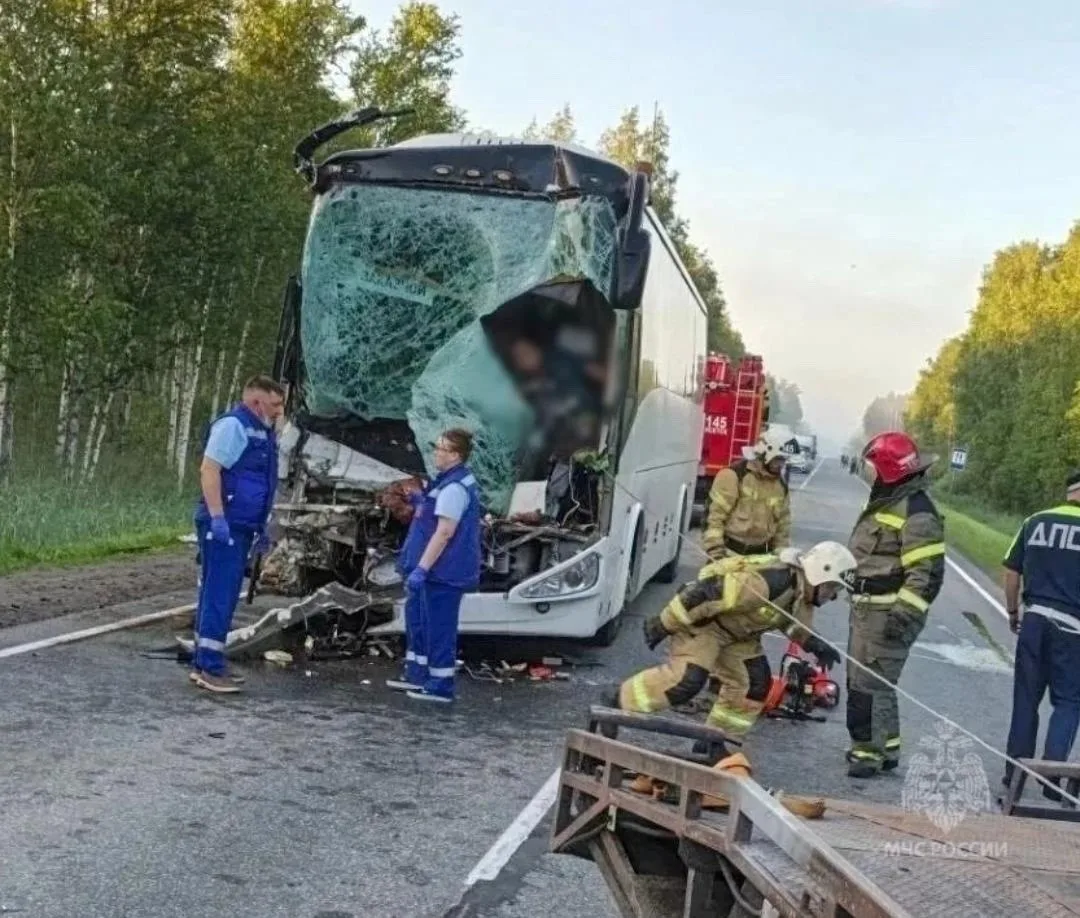⚡️Сегодня утром в Тюменской области на 101-м километре трассы Р-254 произошло лобовое столкновение в