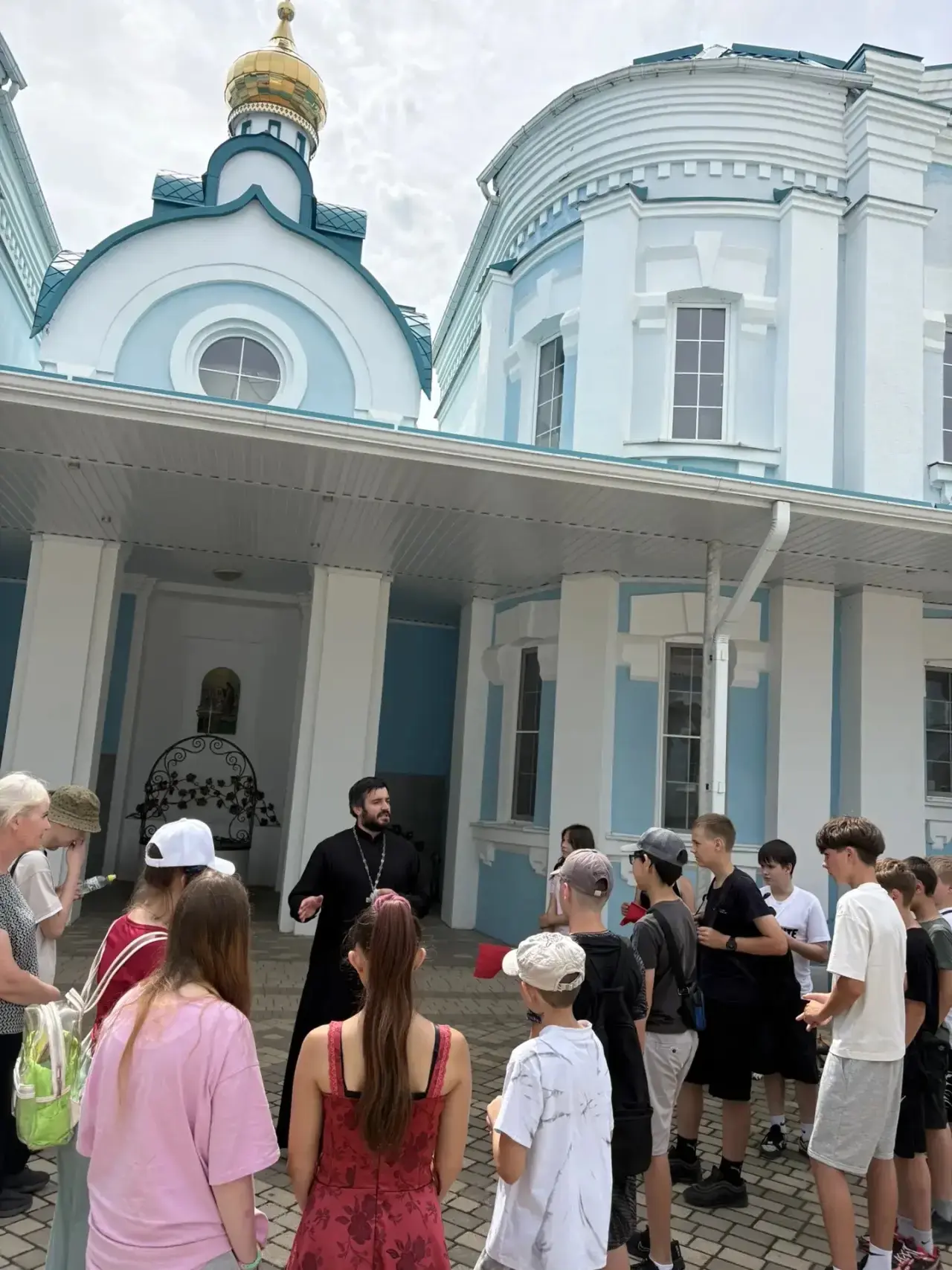 🌟 Экскурсия в церковь Успения Пресвятой Богородицы! 🌟

Ребята из лагеря дневного пребывания «Солны