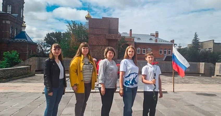 Сотрудники МКУ «Универсал» зажгли Свечи Памяти

22 июня коллектив МКУ «Универсал» Сердобского района