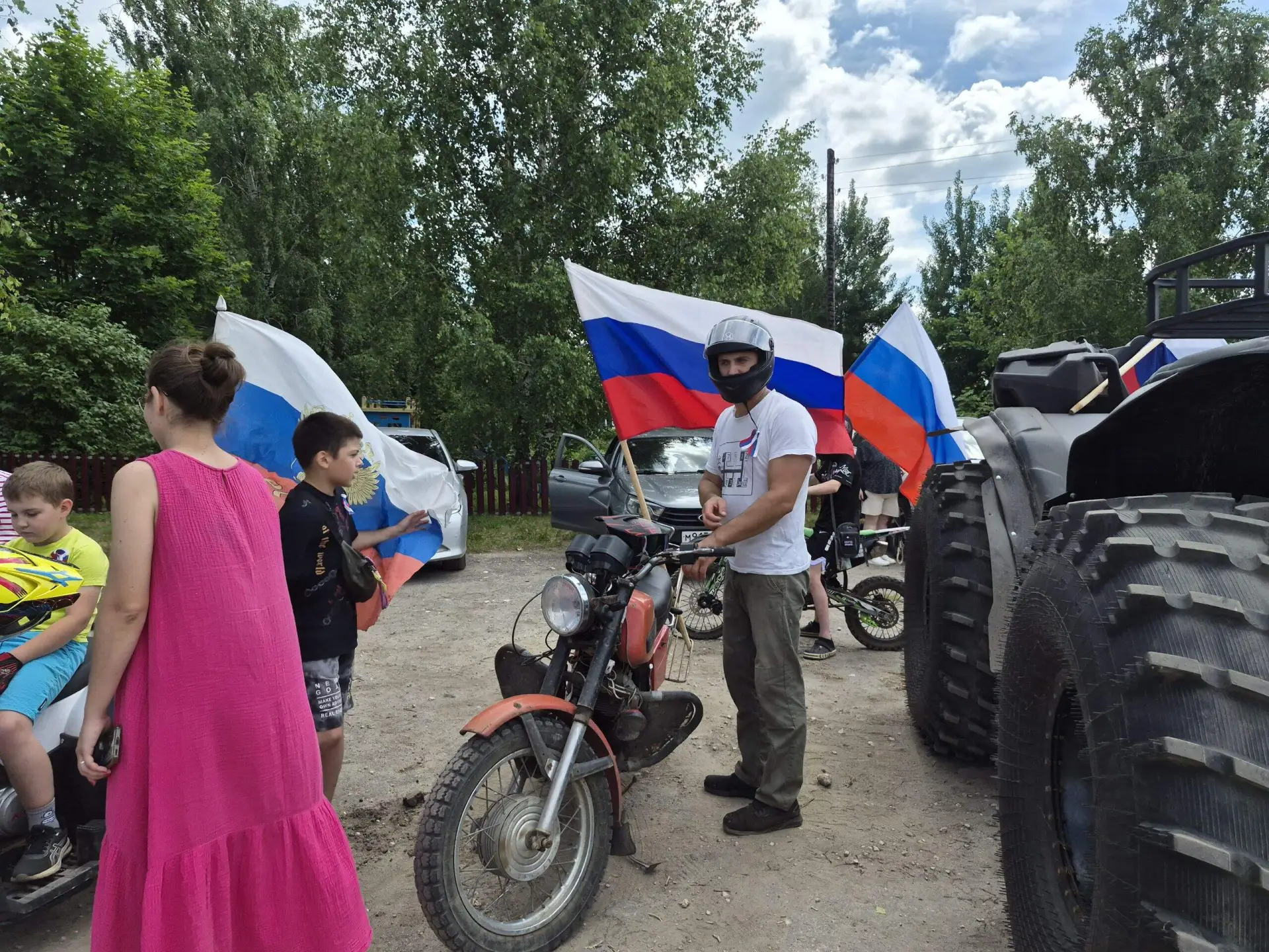 #РоссияВместе 
Работники Царевского ДК провели акцию ,,Вело-, мото-, авто-пробег, посвящённый Дню Ро