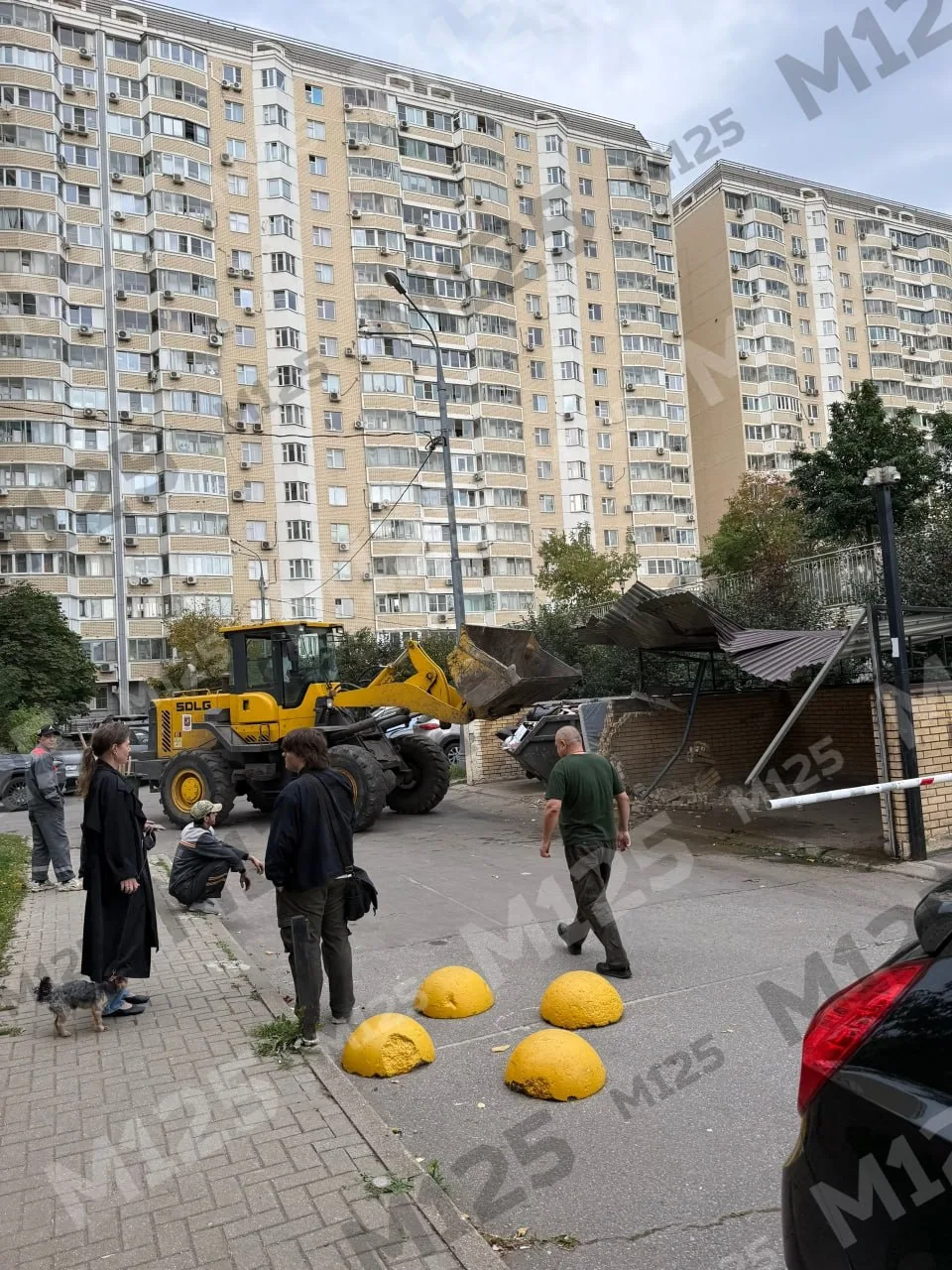 Сосед рассказал, что во дворе дома 3 на 3-й Мытищинской демонтировали площадку для сбор...