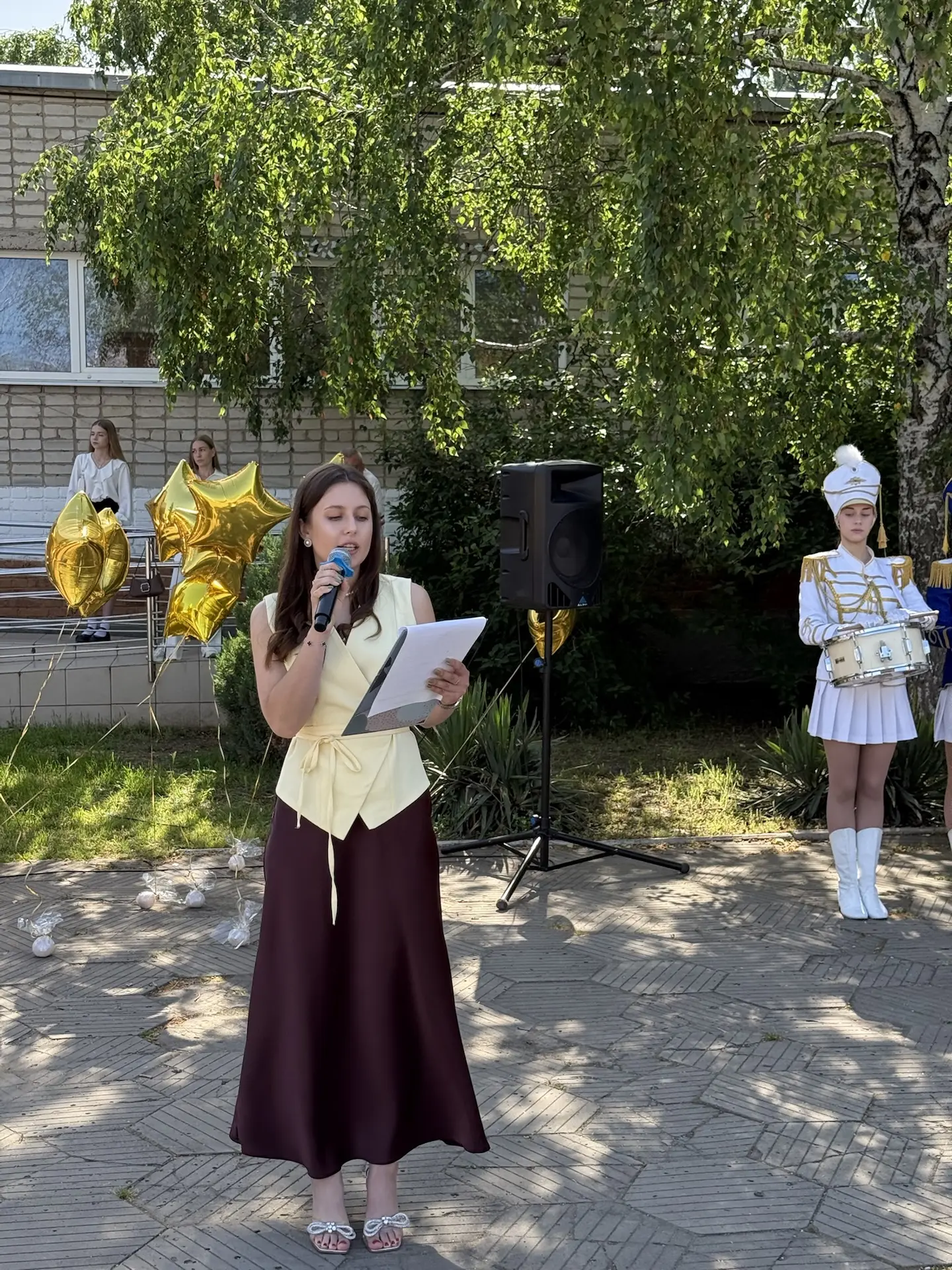 📸 А это — ещё незабываемые и яркие кадры 🎞️ с праздника начального звена «Здравствуй, лето»!  Посмот