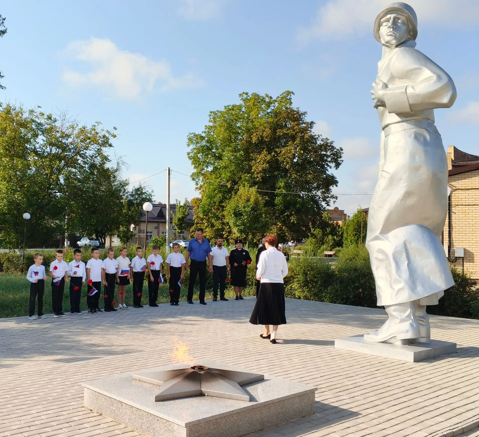 🕯️ Память, которую мы храним. Ученики 5-го класса приняли участие в митинге, посвящённ...