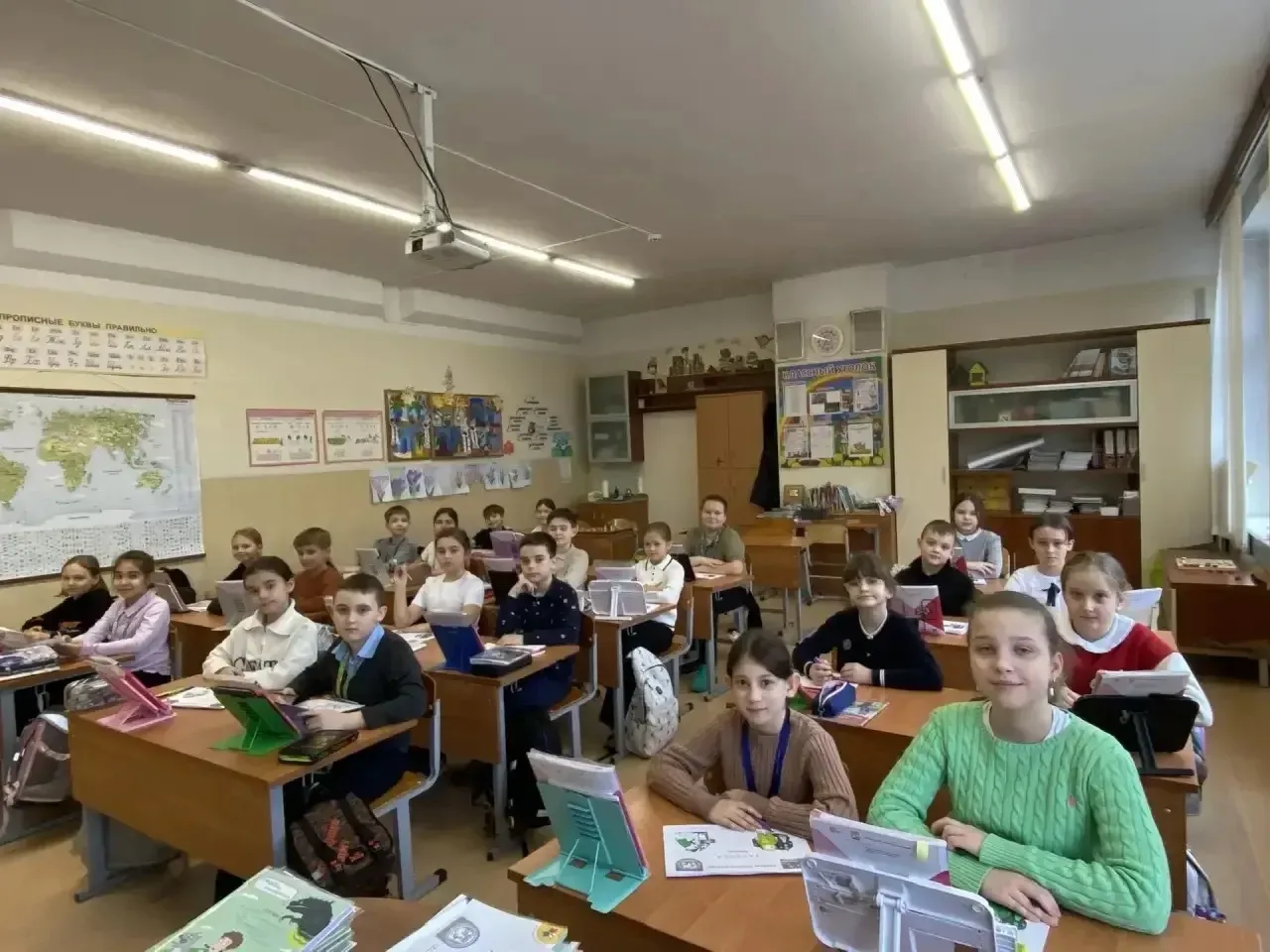 🌏ДЕНЬ ГЕОГРАФИИ🌏  🎓В нашей #ШколаТропарево  прошло Всероссийское просветительское мероприятие Русско