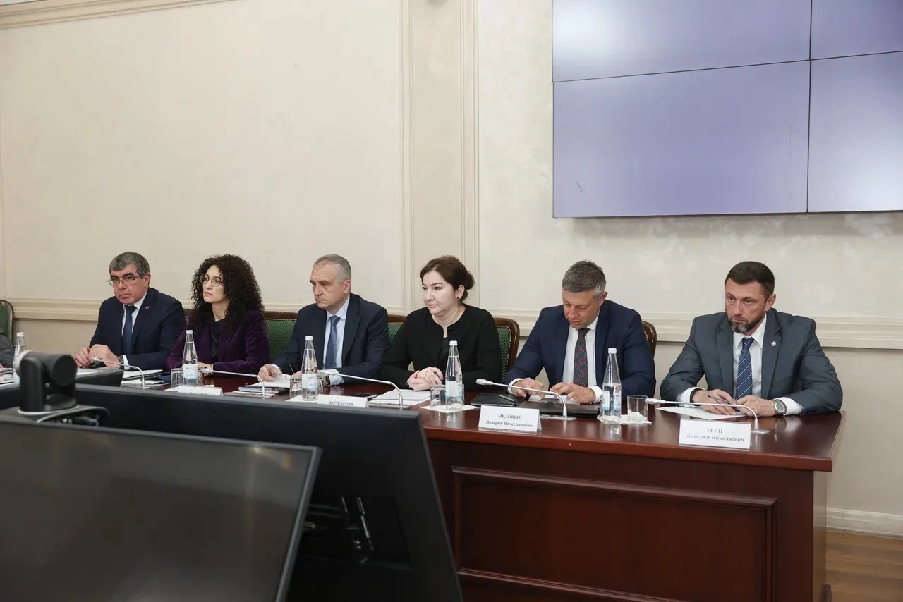 Сегодня в малом зале Дома правительства Карачаево-Черкесской Республики состоялось очередное заседан