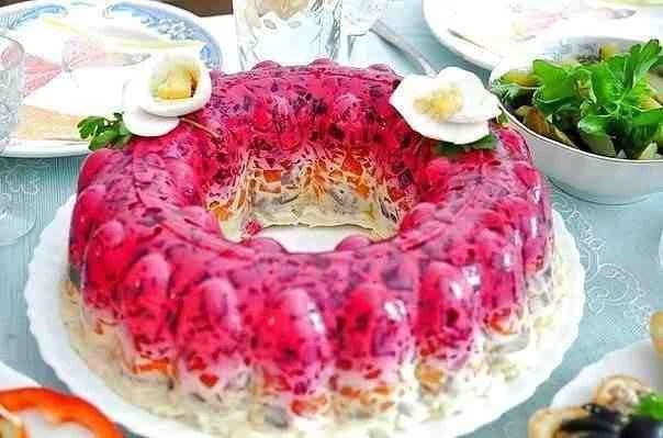 ВКУСНЫЙ САЛАТ
@sa_lat

Ингредиенты: 
 Cвекла - 2 шт.
 Сыр твёрдый - 150 гр
 Изюм - 1 горсть
 Морковь