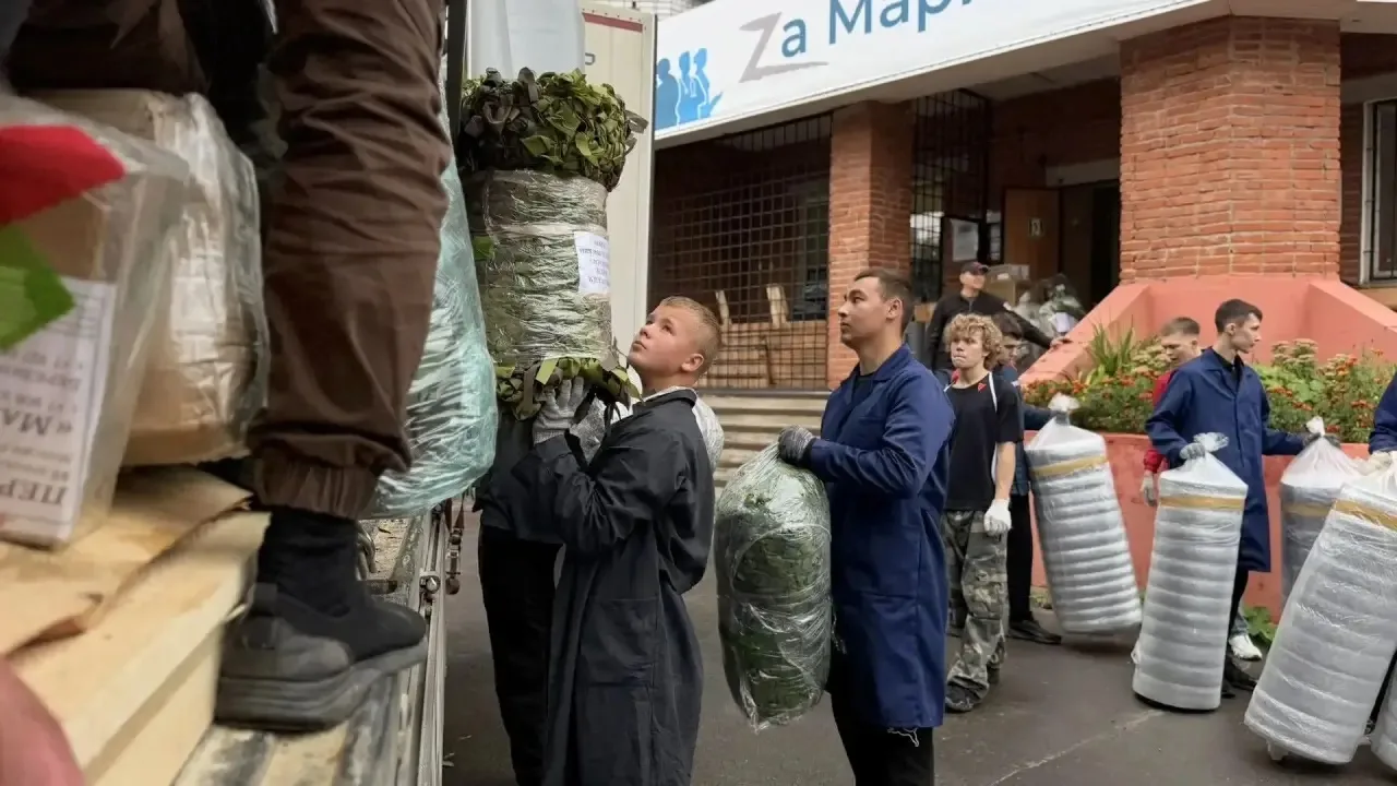 Стартовала 69-я партия гуманитарной помощи для бойцов и жителей прифронтовых регионов. ...