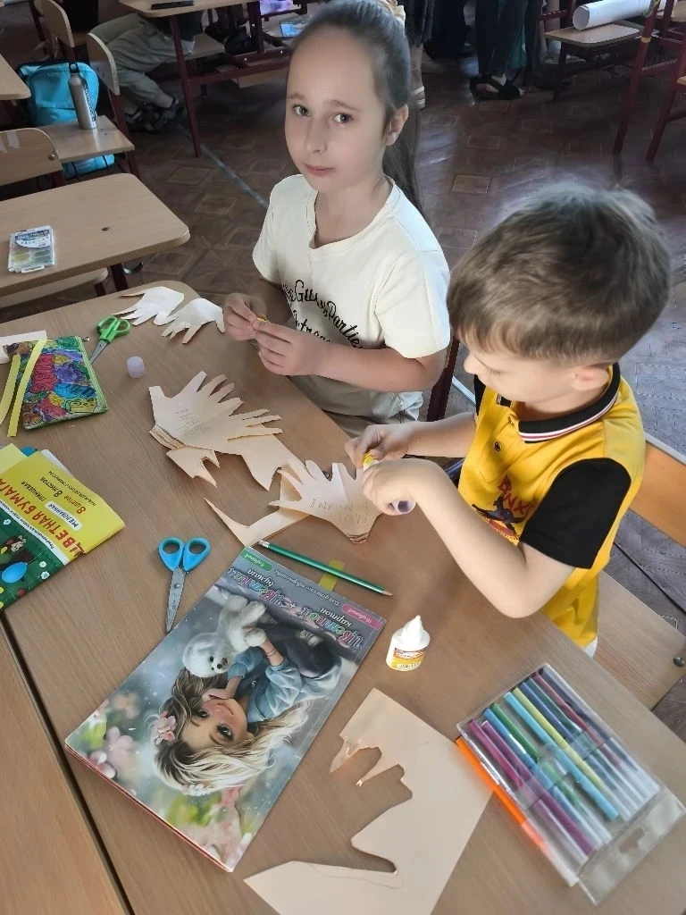 В День памяти и скорби, который ежегодно отмечается 22 июня, воспитанники детской пришкольной площад