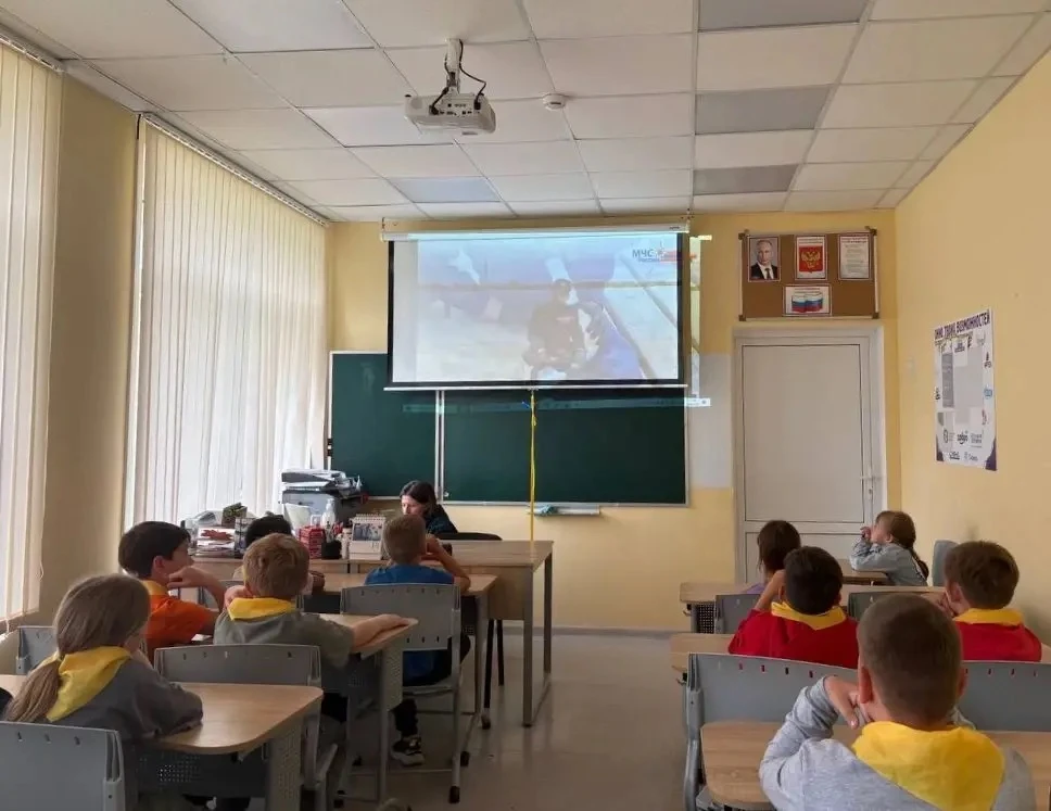 Акция «Научись плавать» прошла в лагере «Лучик»

Лето — это время отдыха у воды! Чтобы каникулы прош