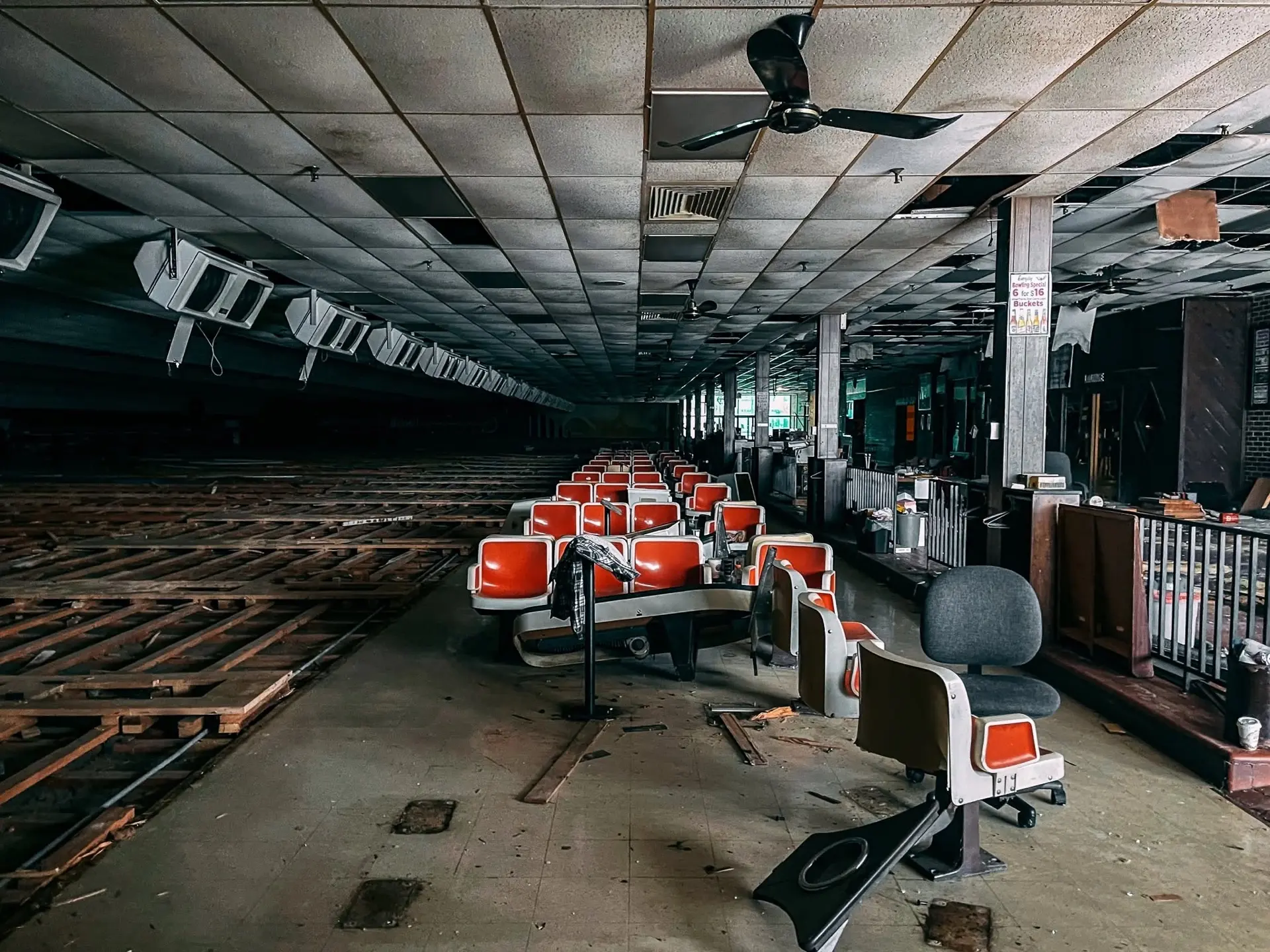 Заброшенный боулинг 🎳

🌎Заброшенная планета