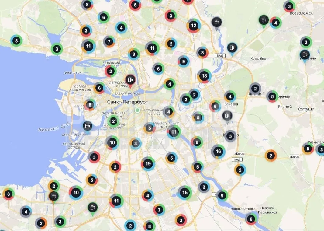 На более чем 20 заправках Петербурга вновь отрицательно в наличии бензин.
