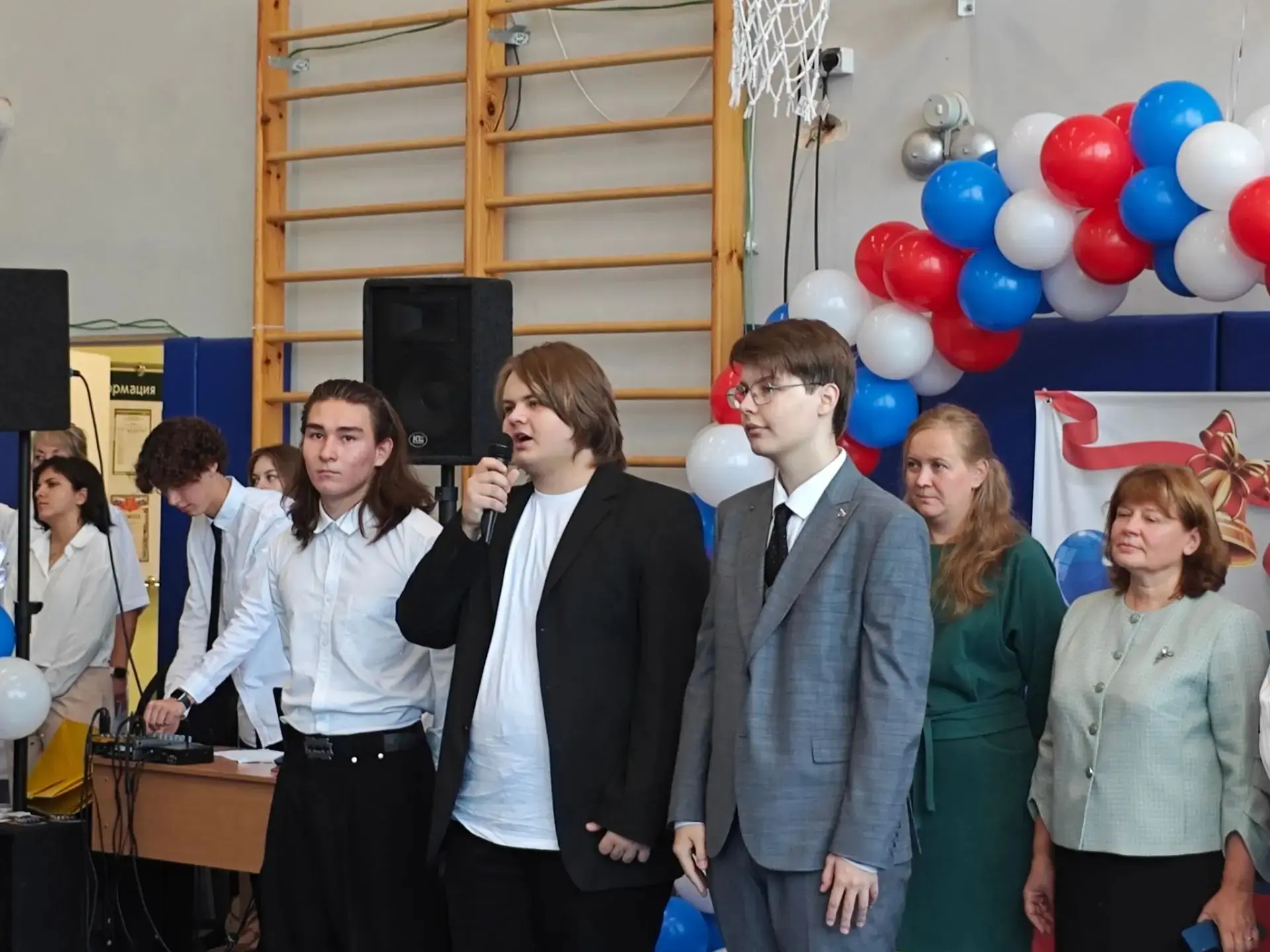 Сегодня в нашей школе состоялась волшебная торжественная линейка, посвящённая самому ва...