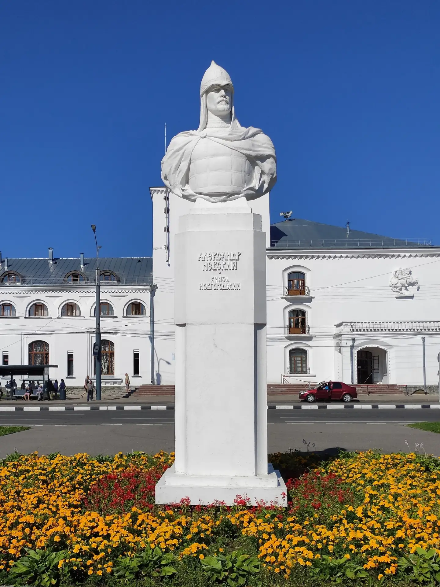 Великий Новгород, Вокзальная площадь. Памятник Александру Невскому.
📷 Вадим Дианов