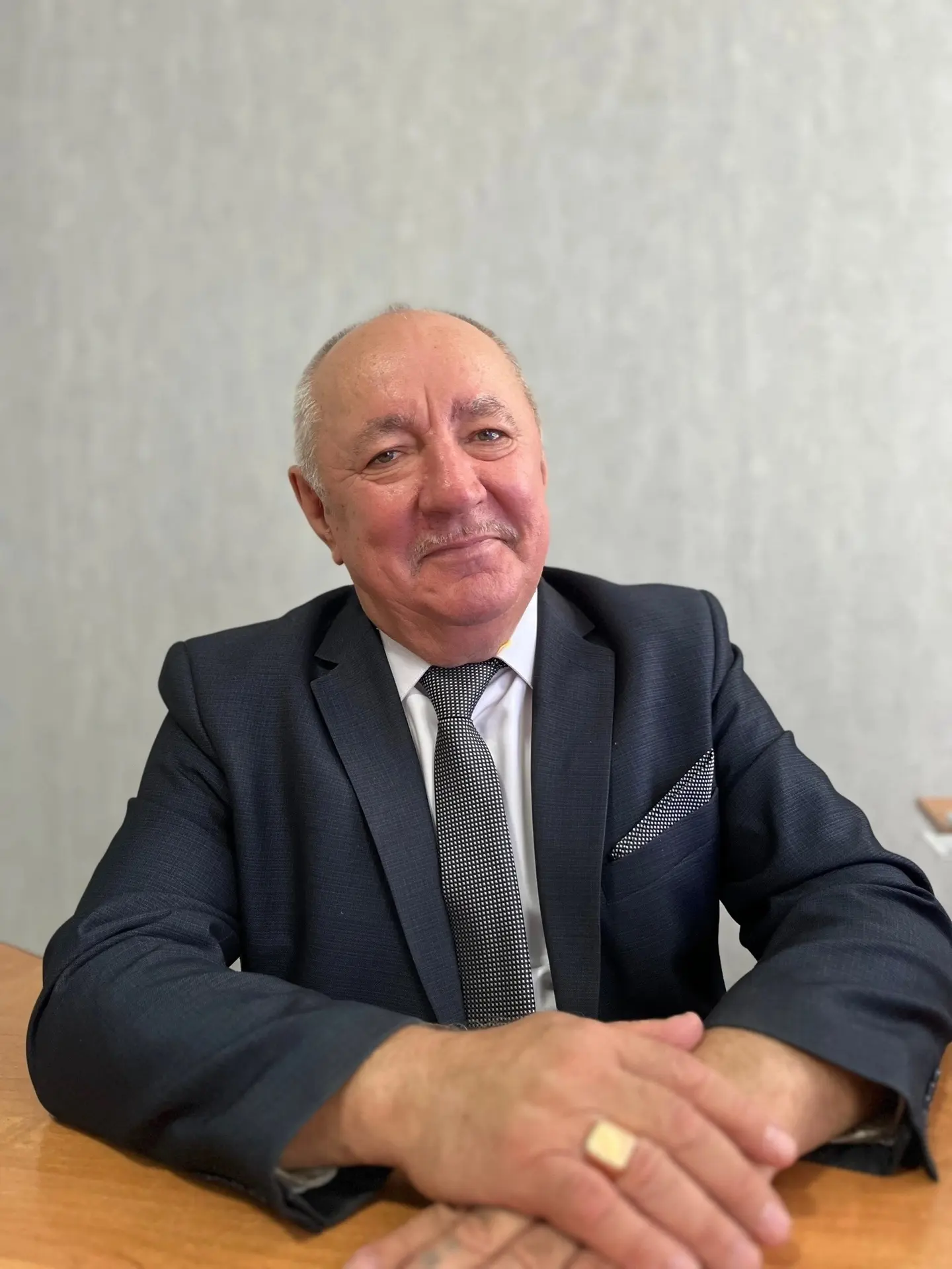 Официальное поздравление директора МОУ СОШ с. Телегино с Днём России 🇷🇺 

Уважаемые ученики, дорог