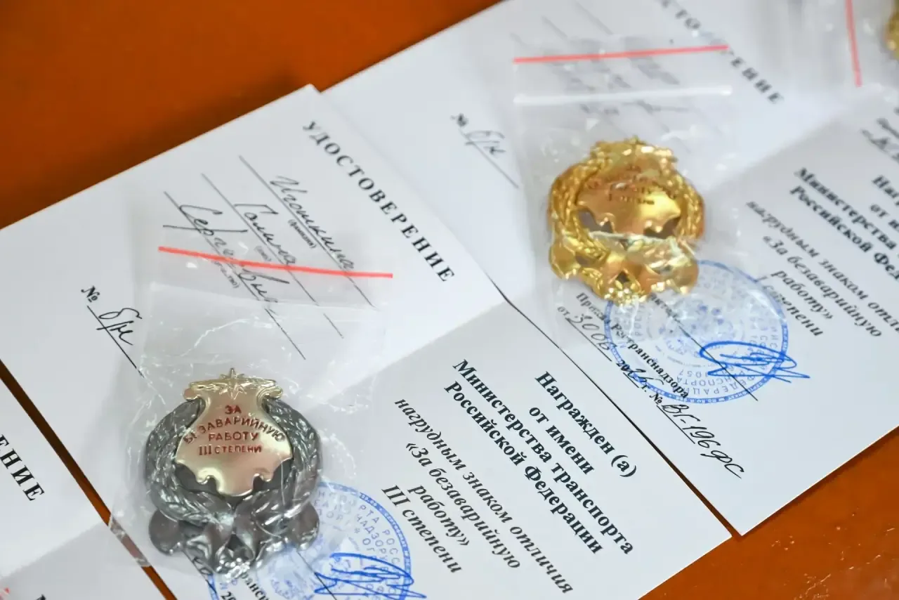🏅 Водителям «Горэлектротранса» вручили знаки «За безаварийную работу»