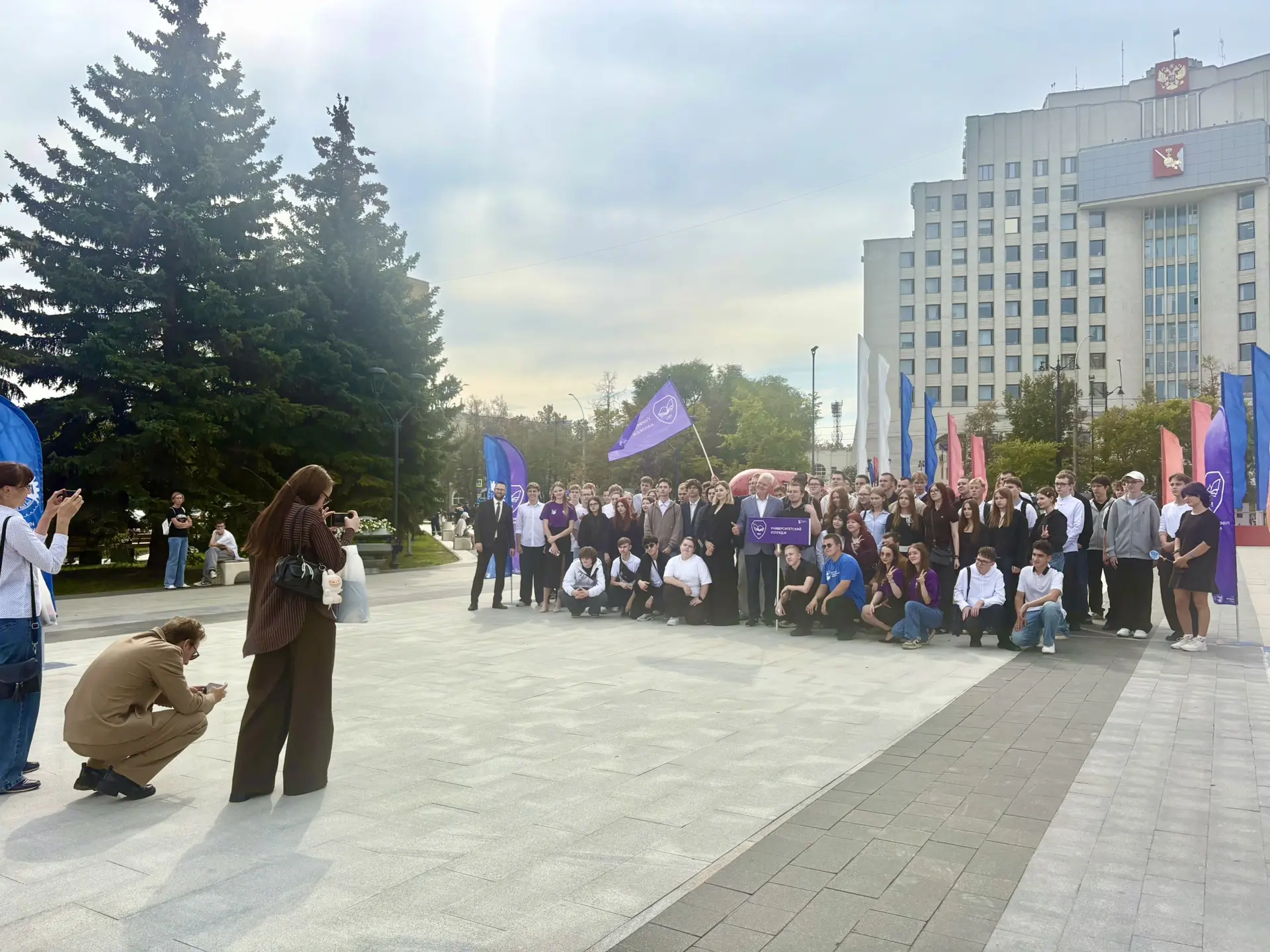 Ну что, школьники, учителя, родители и студенты, у всех уже прошли линейки? )