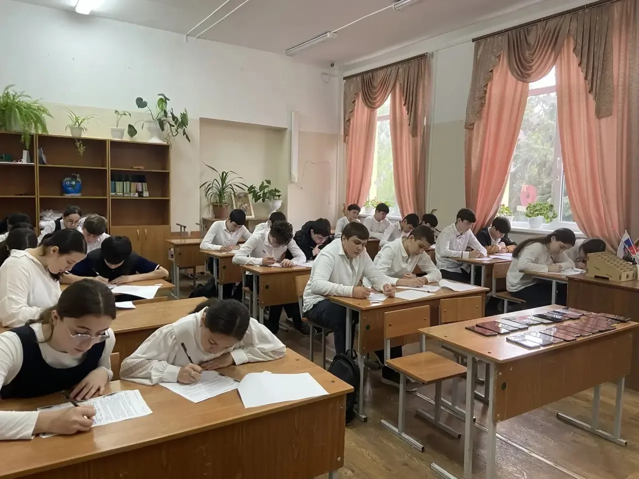 Сегодня в 8-х классах нашего лицея прошел ответственный этап — Всероссийская проверочная работа по р