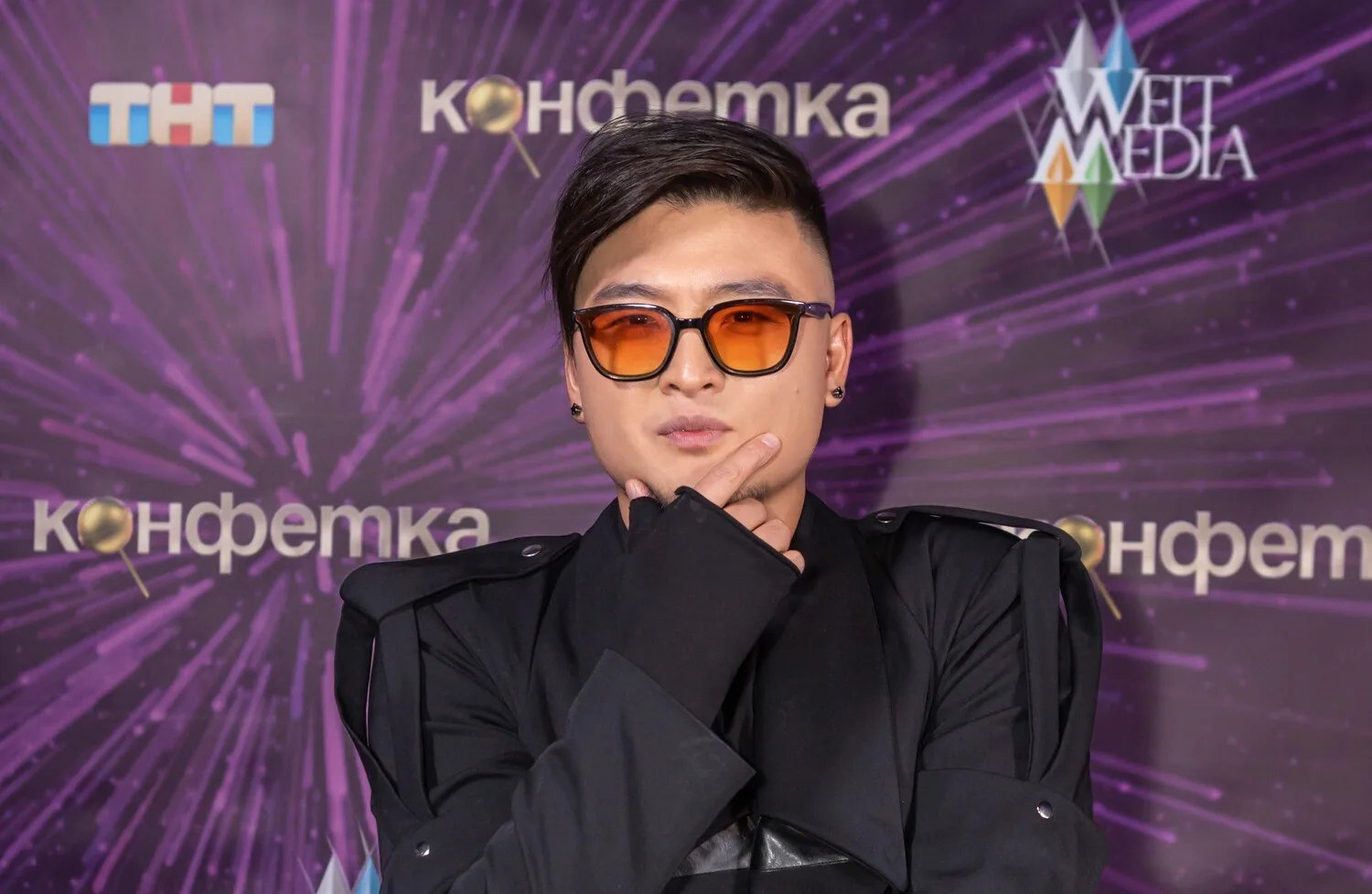 АНАТОЛИЙ ЦОЙ СТАЛ НОВЫМ «ХОЛОСТЯКОМ» | ЗВЕЗДА MBAND ПОБОРЕТСЯ ЗА СЕРДЦА ДЕВУШЕК

Певец Анатолий Цой 