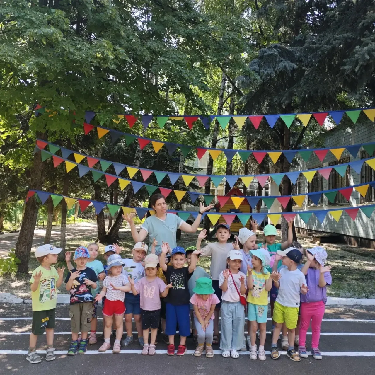 ☀️В летний период воспитанники детского сада большую часть времени проводят на свежем воздухе. ⛱️⛱️С