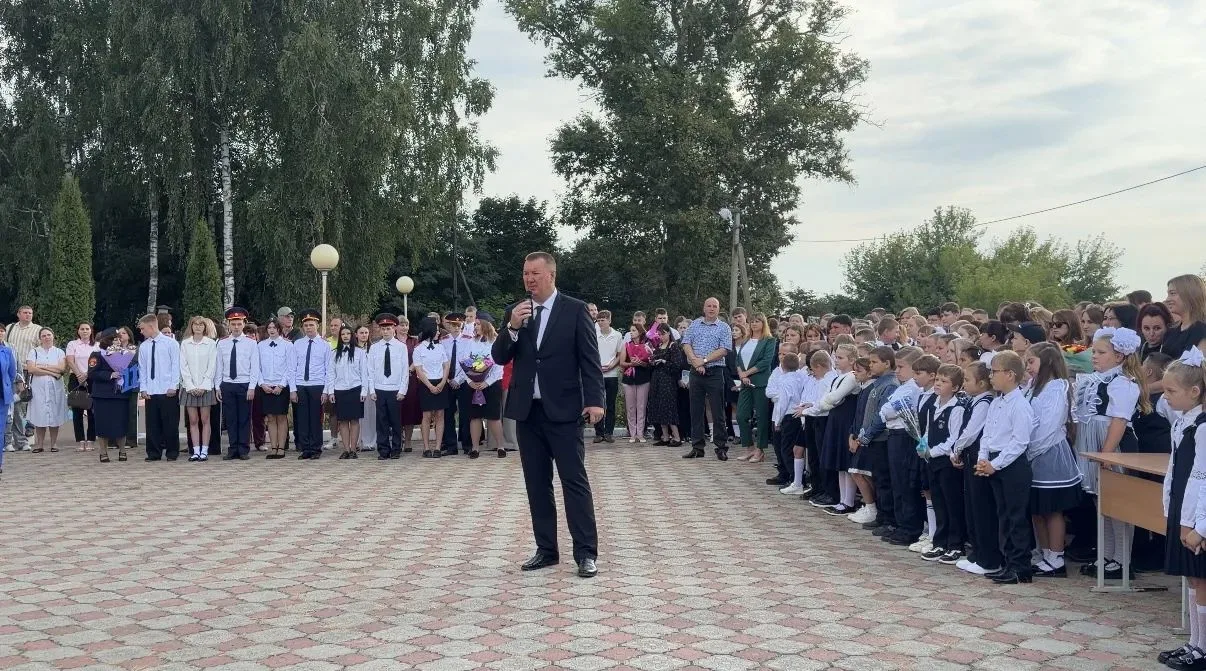 Сегодня в  Черкасской школе  было по-особенному шумно и торжественно. В празднично укра...