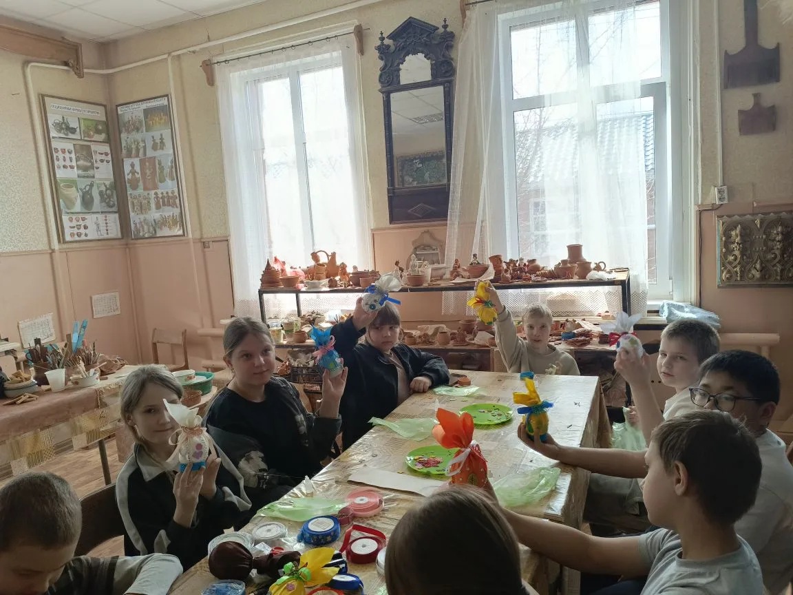 🎨 Весенние каникулы с пользой и творчеством!  ☀️В рамках весенних каникул обучающиеся 5 «В» класса в