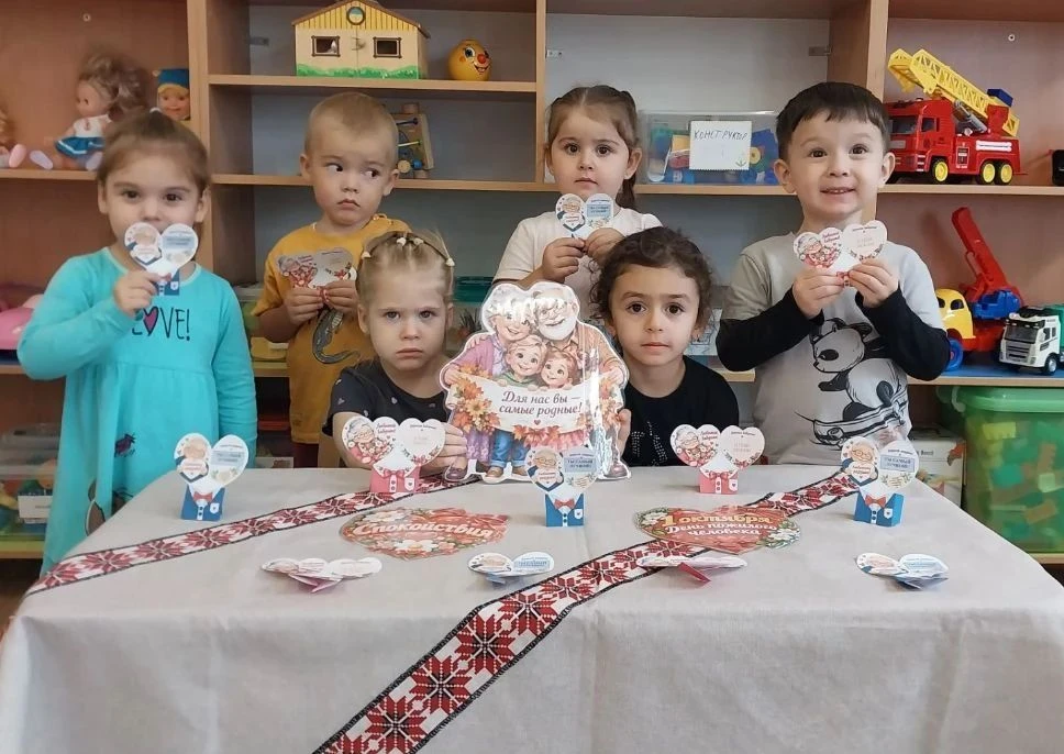 День добра, уважения и семейного тепла в группе «Одуванчик»! 👵🏼👴🏼