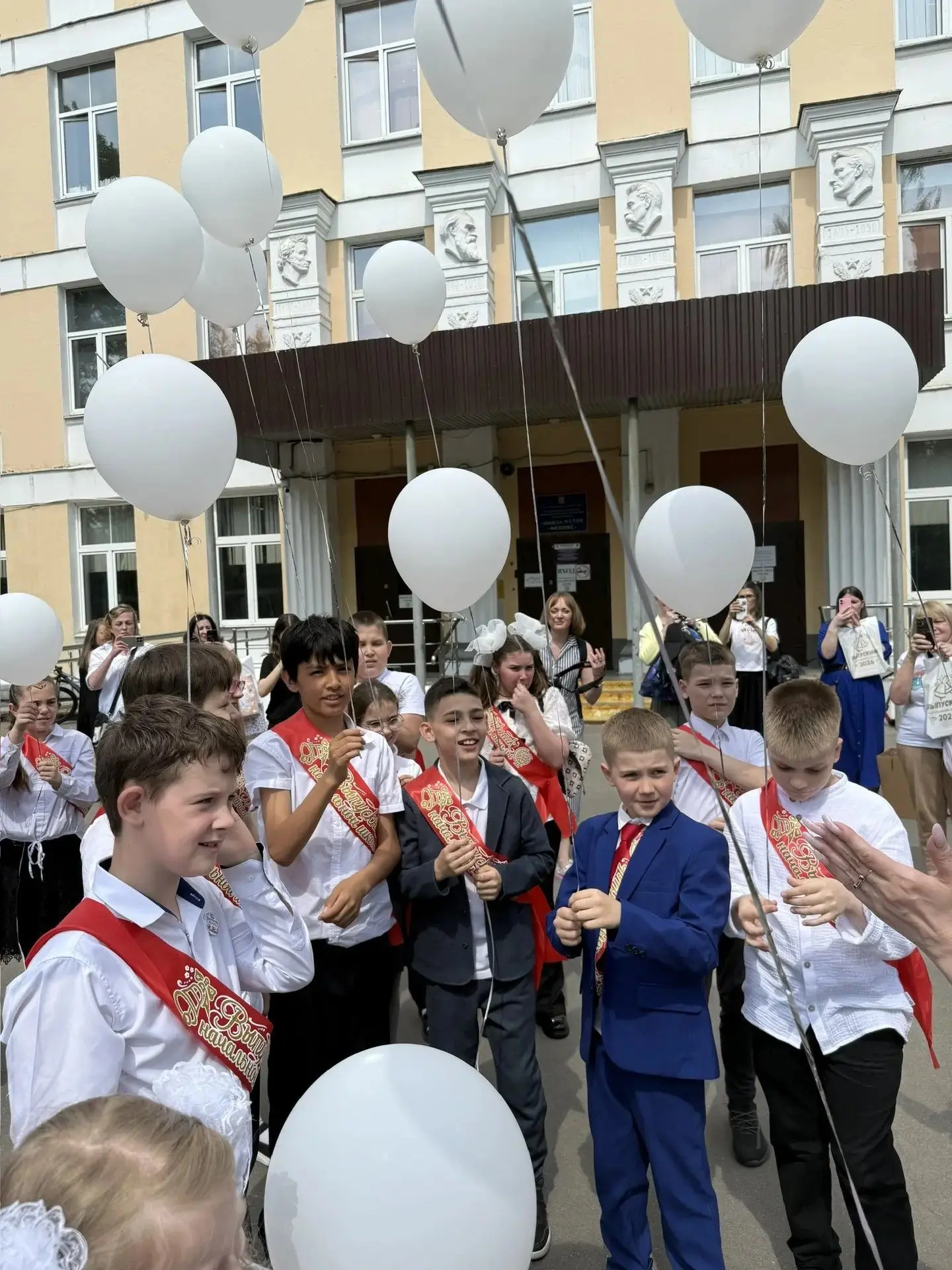 ✨  В  нашей школе  прошли  выпускные 4 класса.  Ребята попрощались с начальной школой, с любимыми уч