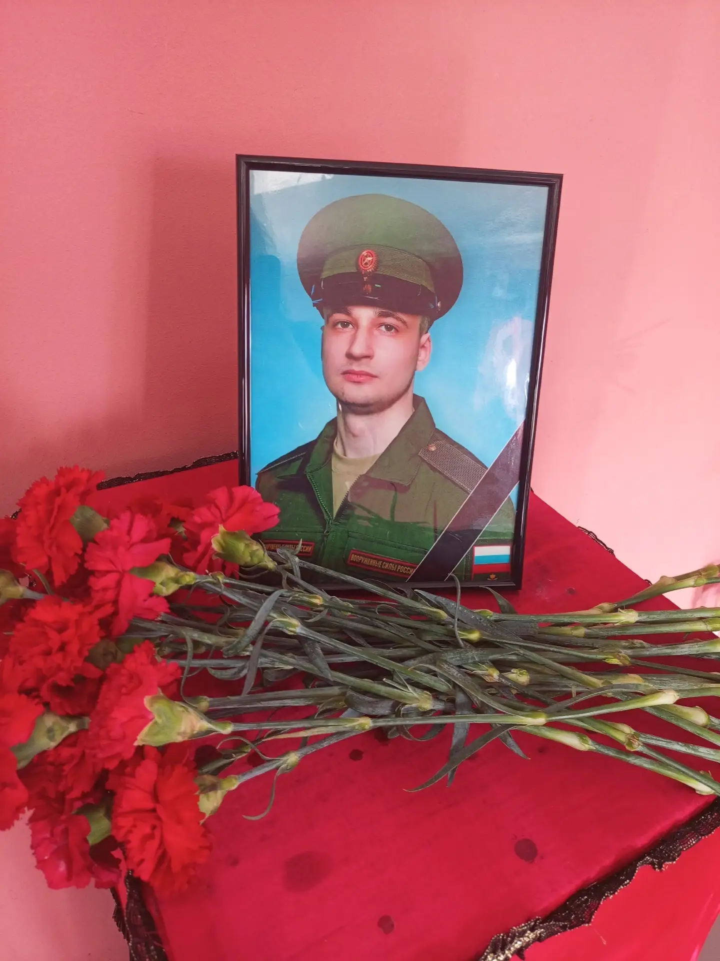 Сегодня, 15 июня 2026 года, в ритуальном зале города Карталы, состоялся траурный митинг, посвящённый