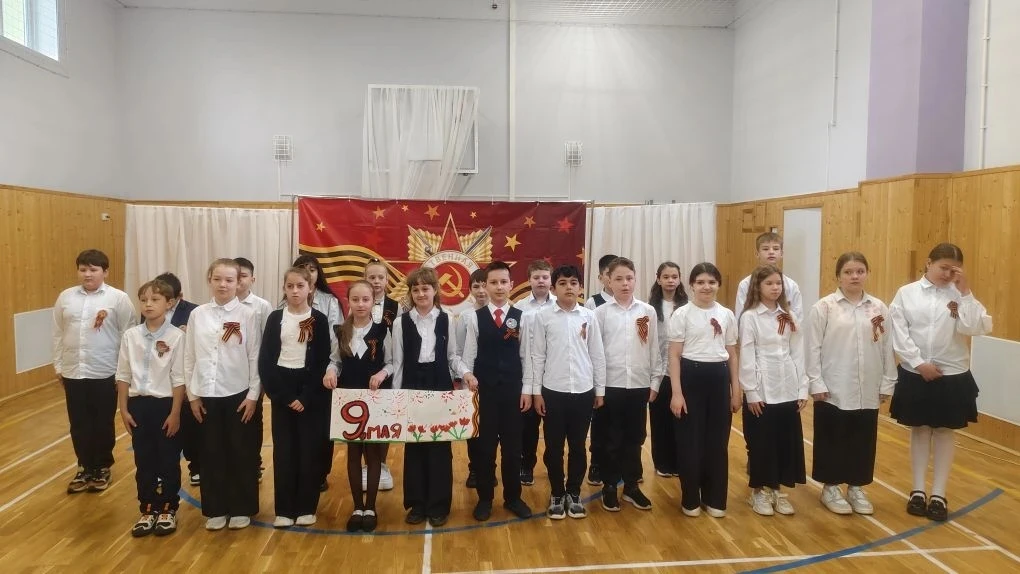 В рамках акции "Голос Победы" в МБОУ "Лицей Климовска" прошел фестиваль военных песен! Благодаря под