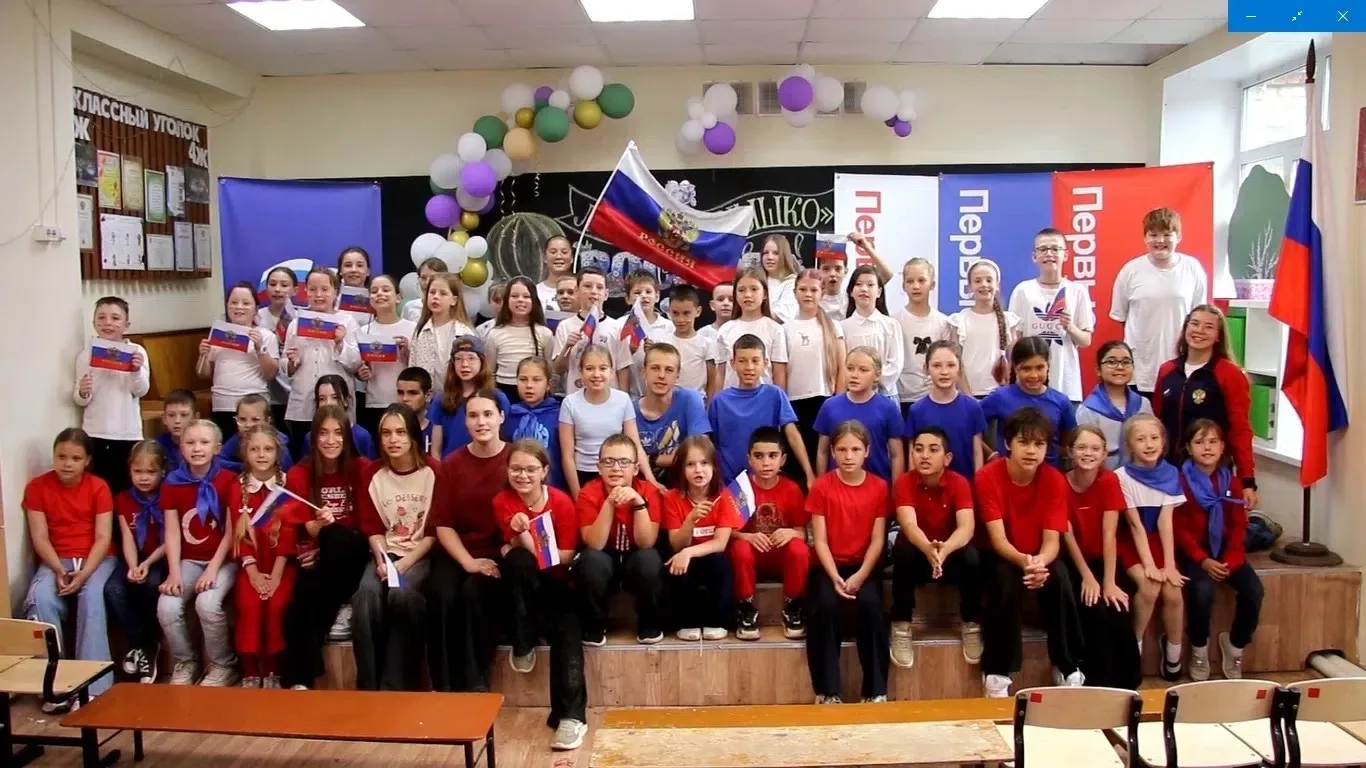 🇷🇺 Мы — Россия! Как наш лагерь отметил День России 🇷🇺

День России — особенный праздник. И в наш