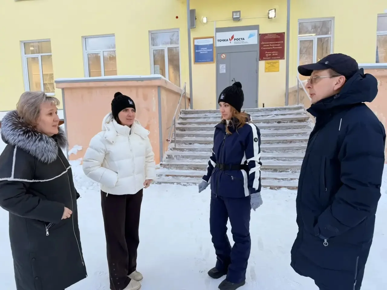 Вице-губернатор Анна Головина и министр образования и науки Мурманской области Диана Ку...