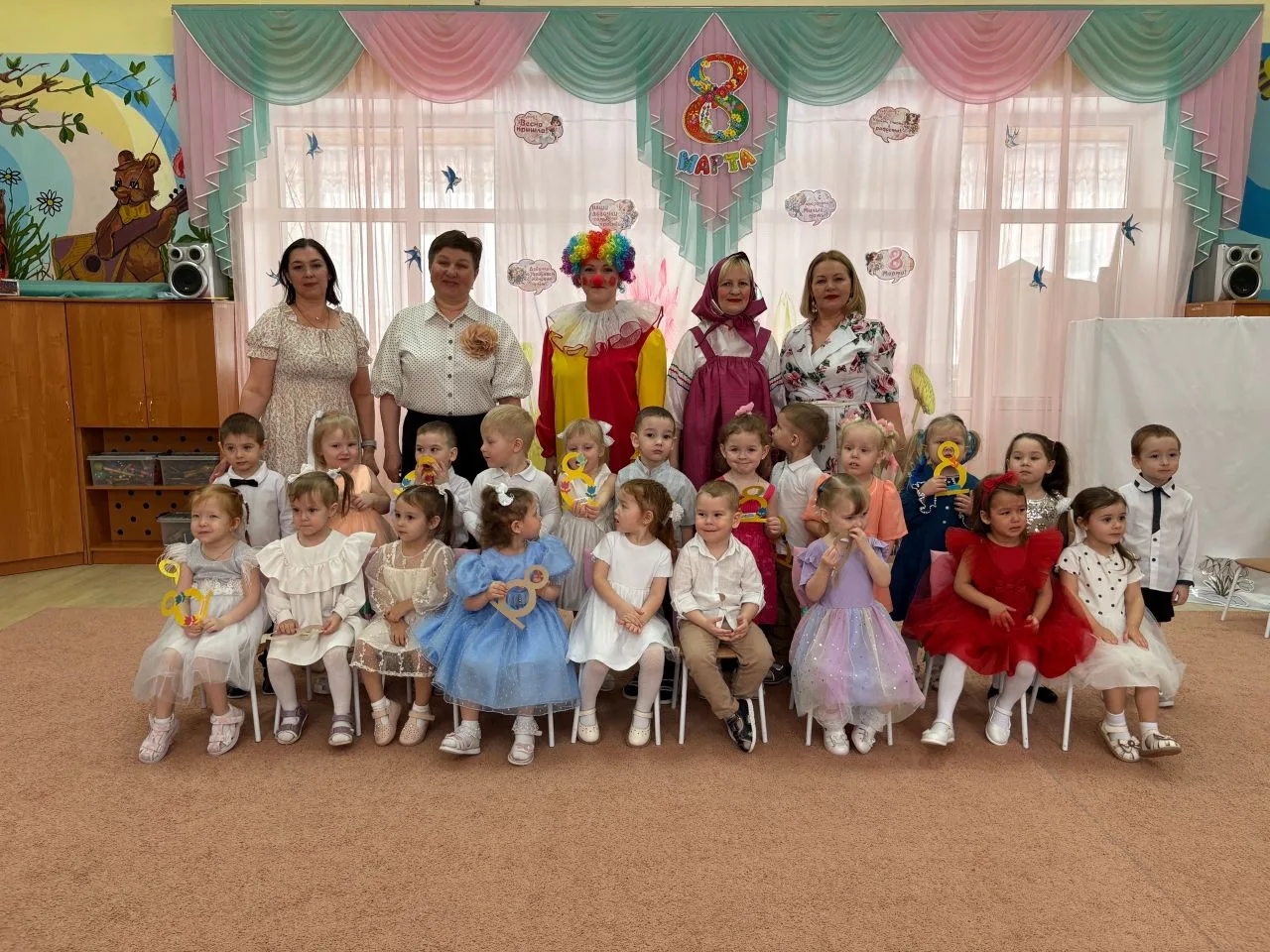 💐 В младшей группе «Колокольчик» прошёл праздник для мам и бабушек.