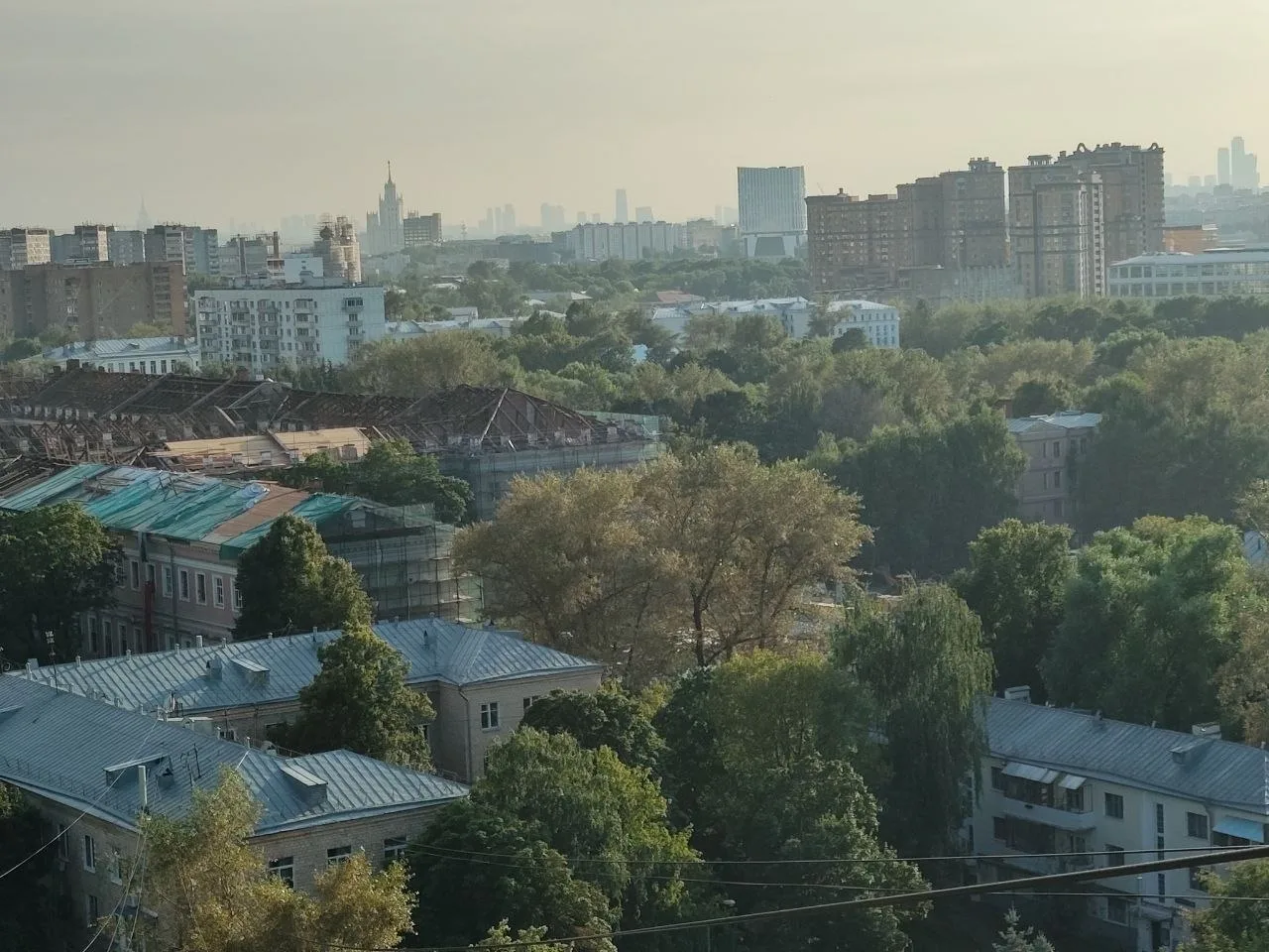 Продолжаем наблюдать за стройкой Екатерининского дворца в нашем районе.