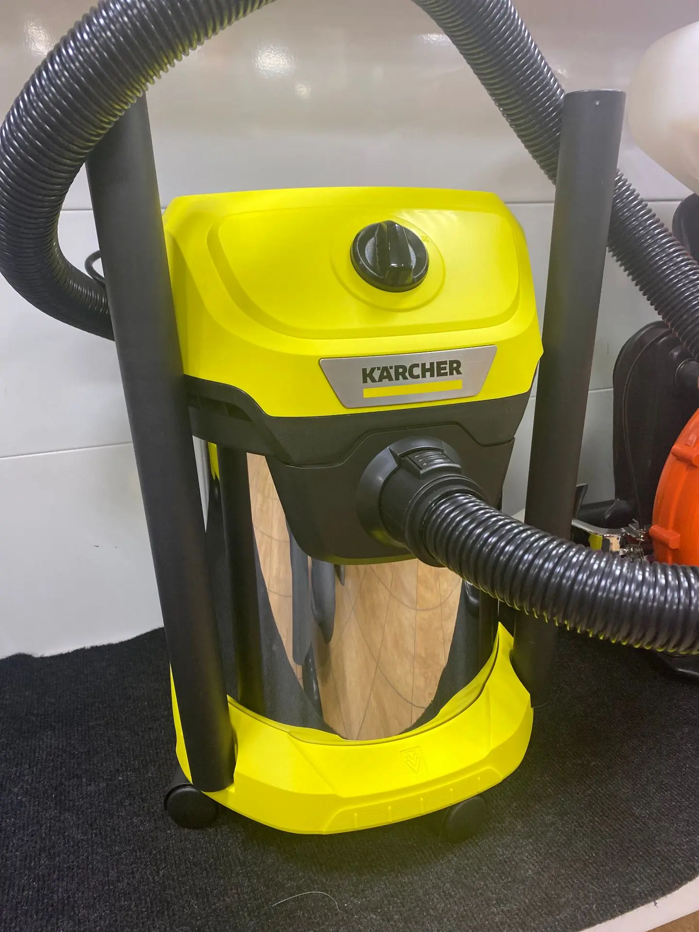 Для поклонников Кёрхера (Karcher) - хорошая новость - в продаже есть пылесосы и мойки!
Техника Karch