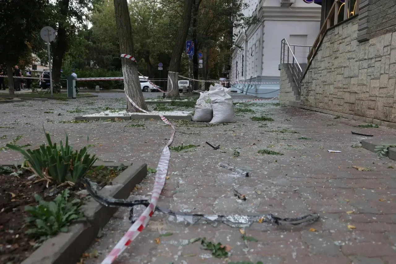 ❗️ Четыре человека пострадали при массированной атаке БПЛА на Ростов.
