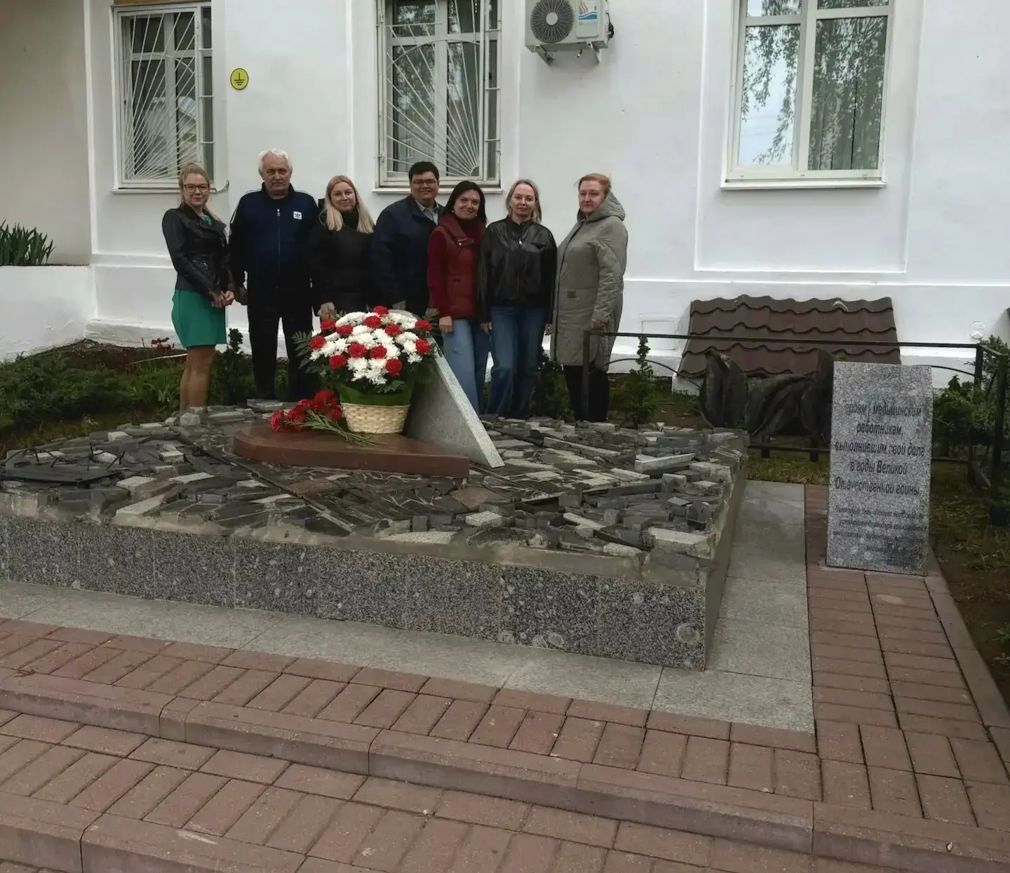 ⭐ Накануне Дня Великой Победы сотрудники Великолукской стоматологической поликлиники пр...