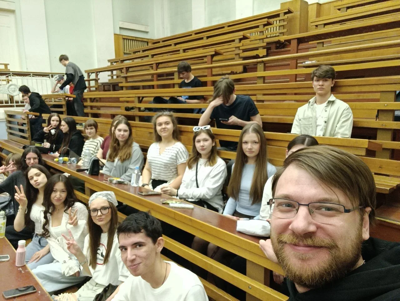 💼 Погружение в мир предпринимательства  📈 Во время каникул учащиеся предпринимательского 10-А класса