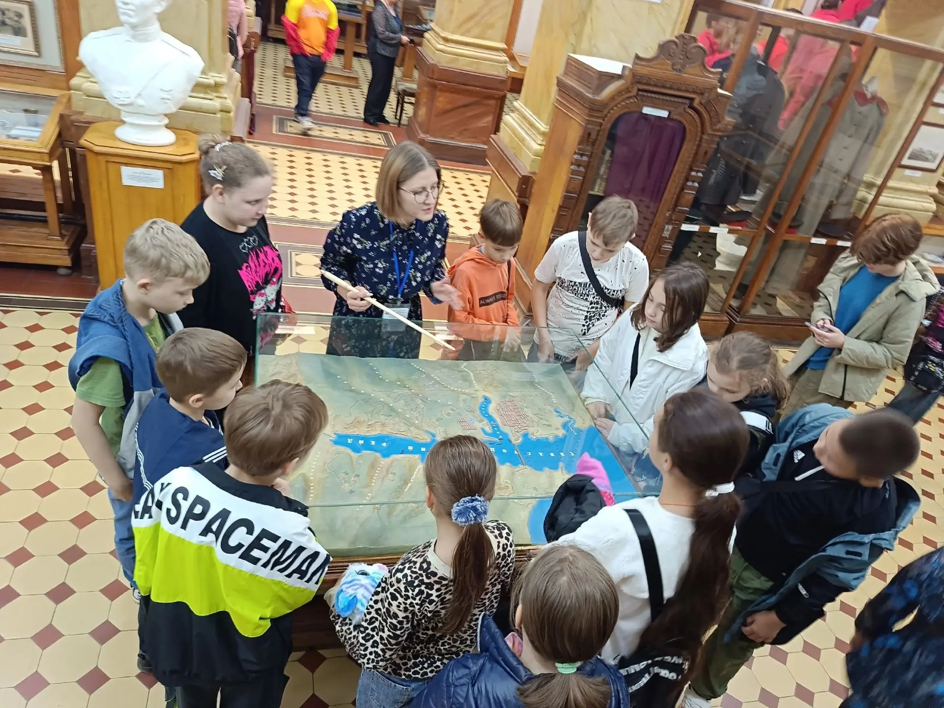 Куда сходить в Севастополе❓

Севастополь — город-музей под открытым небом. Можно часами гулять по ег