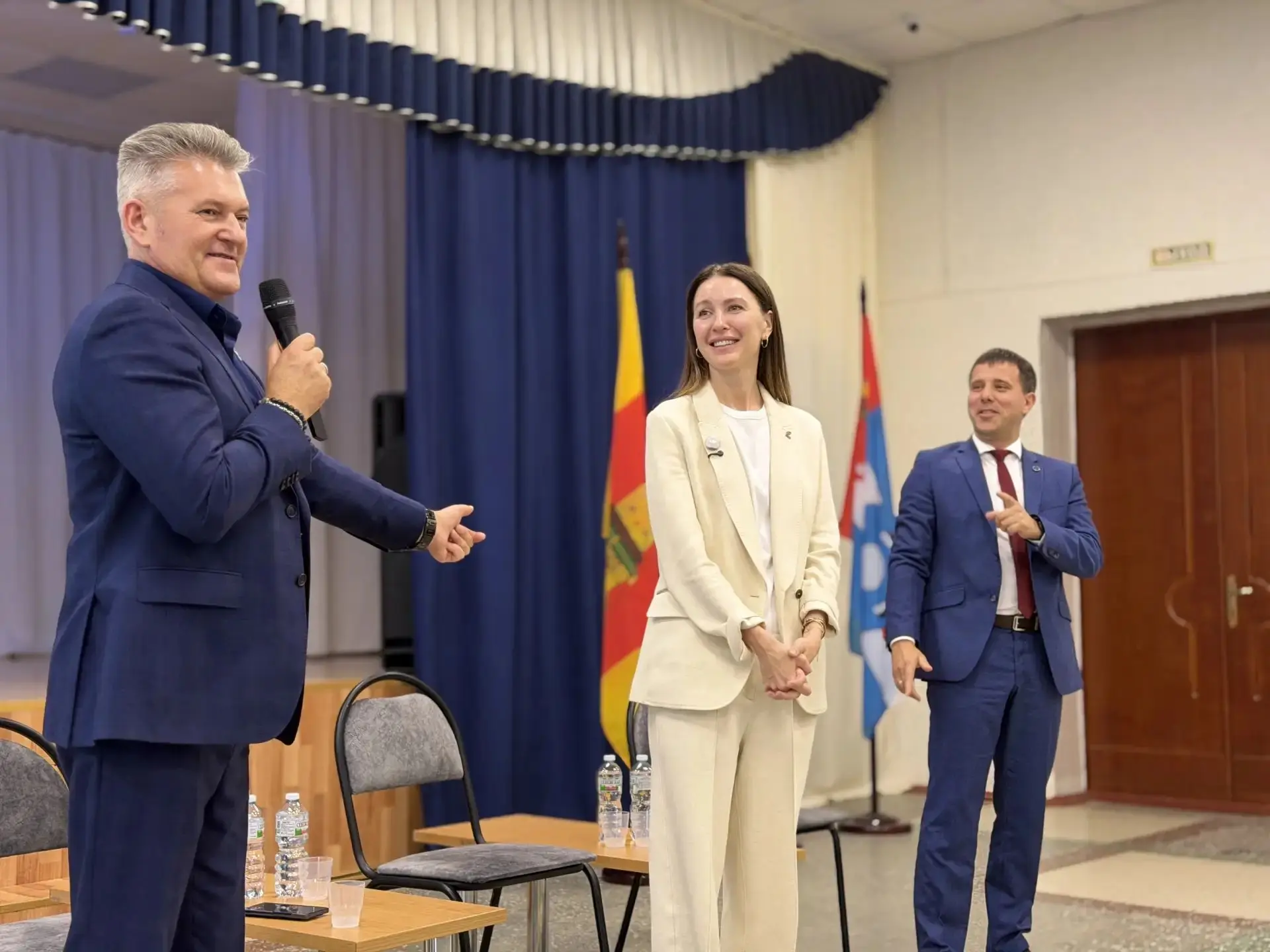 В преддверии нового учебного года МБОУ УГ №3 им. О.Г. Макарова посетила депутат Государ...