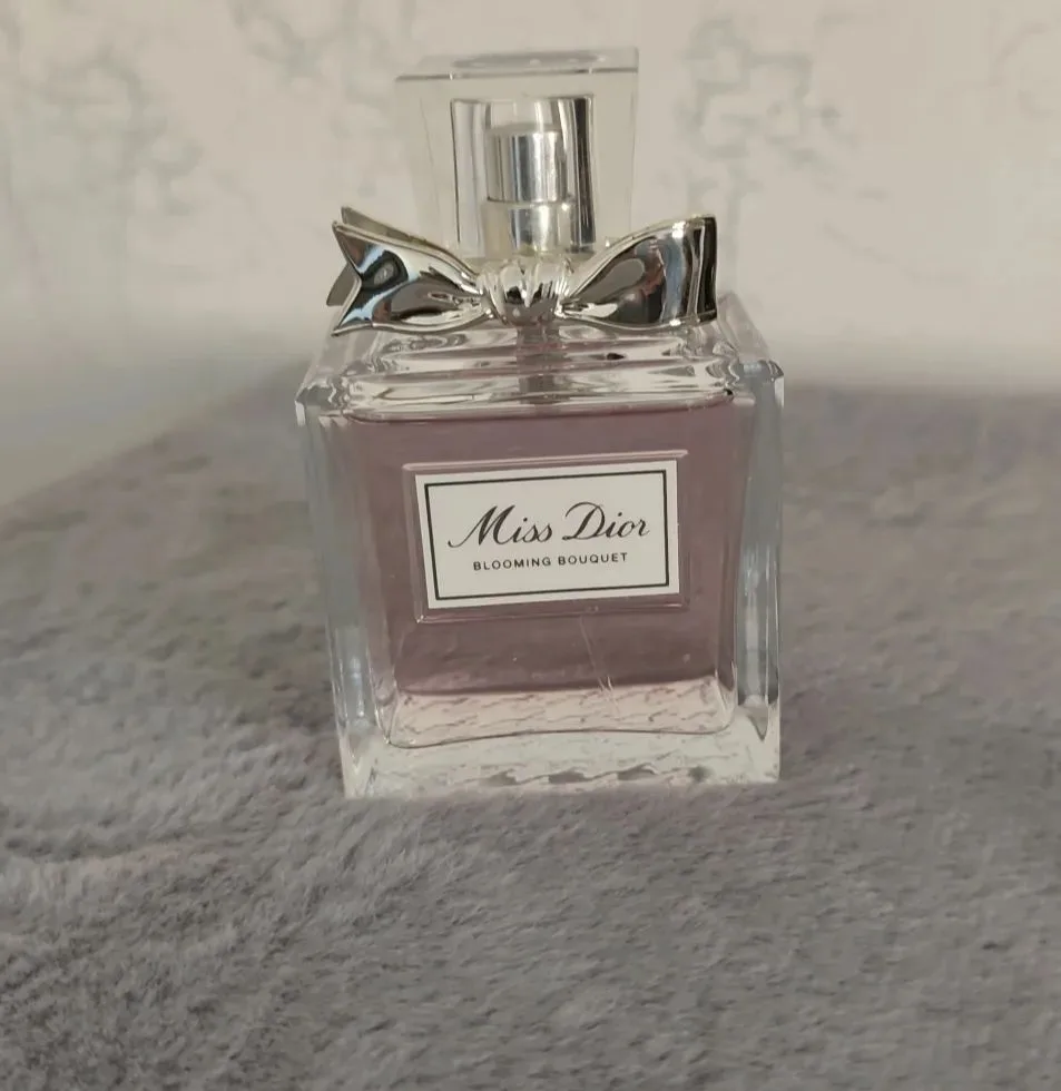 Продаю аромат Dior блуминг букет . 100 мл . Оригинал .