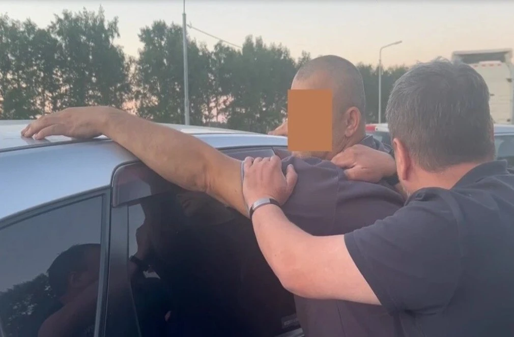 План провалился: На трассе под Новосибирском ФСБ задержала наркокурьера с 20 кг гашиша ...