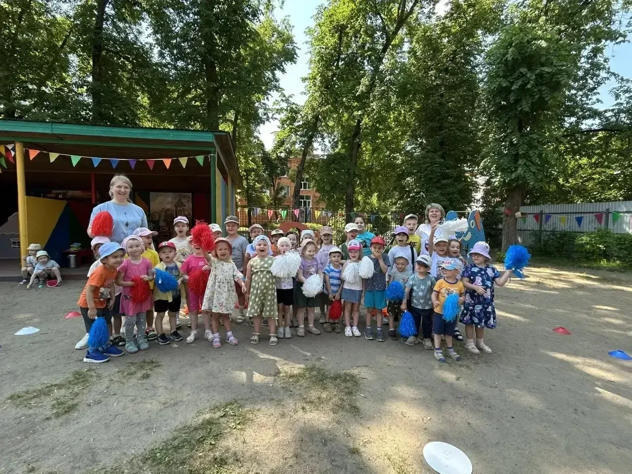 В ДО «Светлячок» прошёл спортивный праздник, посвященный Дню России.  Дети вспомнили как выглядит ге