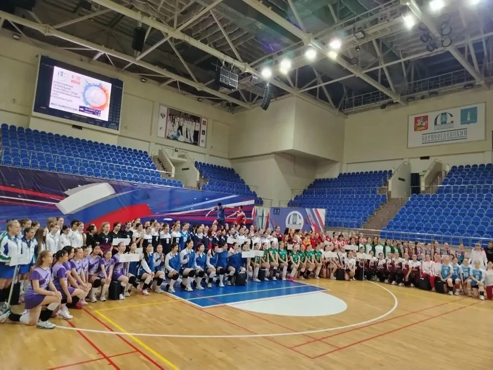 🔥 ГОРДОСТЬ ШКОЛЫ! Наши девчонки — в финале «Серебряного мяча»! 🔥

🏐 Почти год назад эти смелые, к