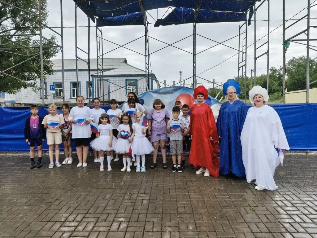 В Екатериновском СДК для детей и жителей села  состоялся Праздник "И в сердце, и в песне - Россия!",