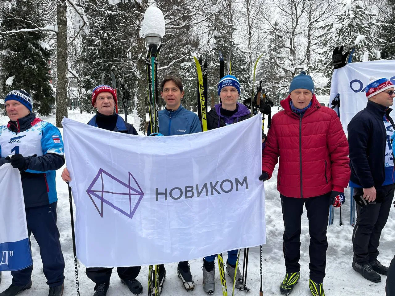 ⛷️ Все на лыжню!   Что делать в разгар зимней Олимпиады? Конечно, вставать на лыжи!   При поддержке 